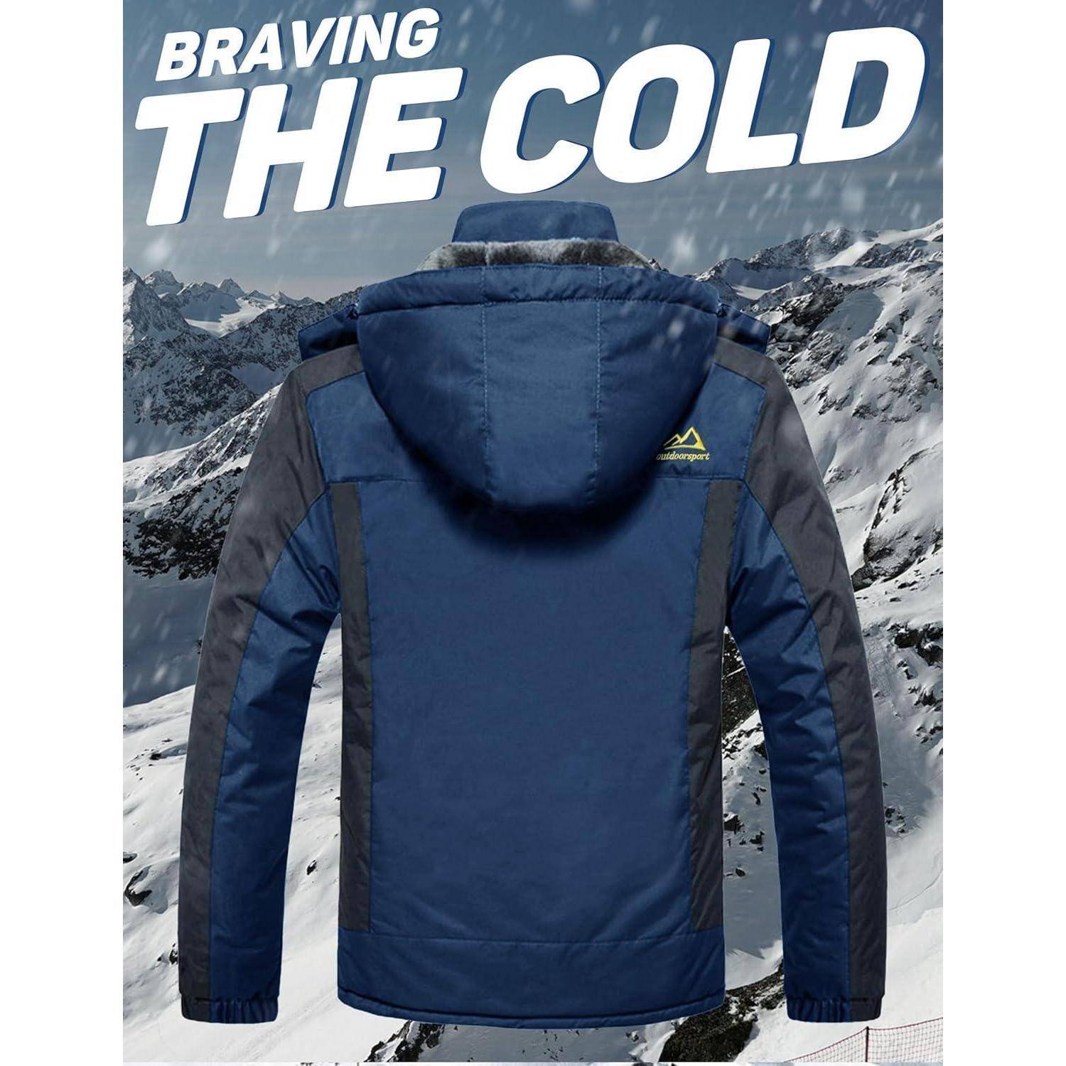 Eine blaue Winterjacke mit Kapuze wird vor einer verschneiten Bergkulisse präsentiert. Der Text lautet ‚Der Kälte trotzen'.