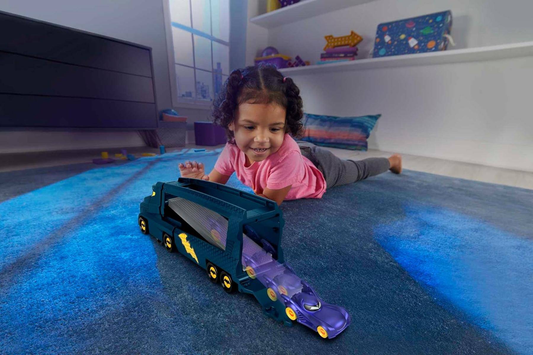 Fisher-Price DC Batwheels Spielzeug-Transporter und Auto Batmobil 1:55 3+ HMX07