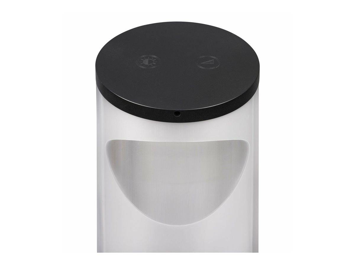 Eine zylindrische, silberne Metallaußenleuchte mit einem schwarzen Deckel und einem gebogenen transluzenten Panel zur Lichtstreuung.