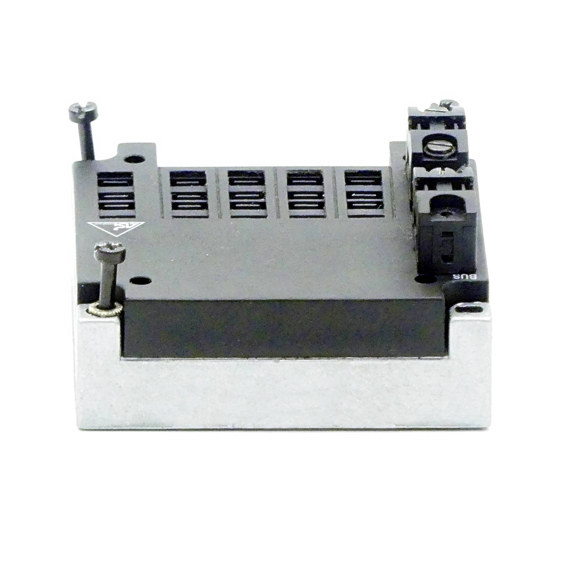 Eine elektronische Komponente mit mehreren Anschlüssen, die auf einer Metallbasis montiert ist und zwei sichtbare Schrauben zur sicheren Befestigung aufweist.