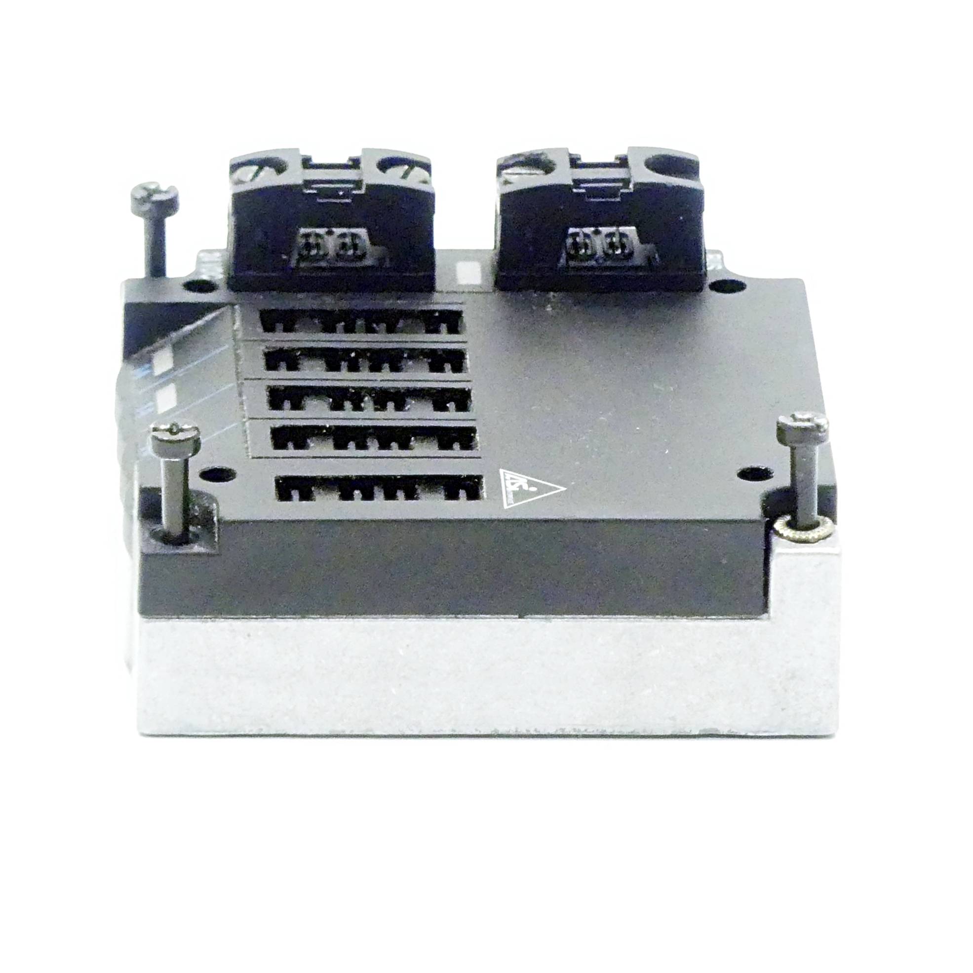 Ein schwarzes elektronisches Modul mit mehreren Pins und zwei Anschlüssen, das auf einer rechteckigen Basis montiert ist und wahrscheinlich in elektrischen oder Computergeräten verwendet wird.