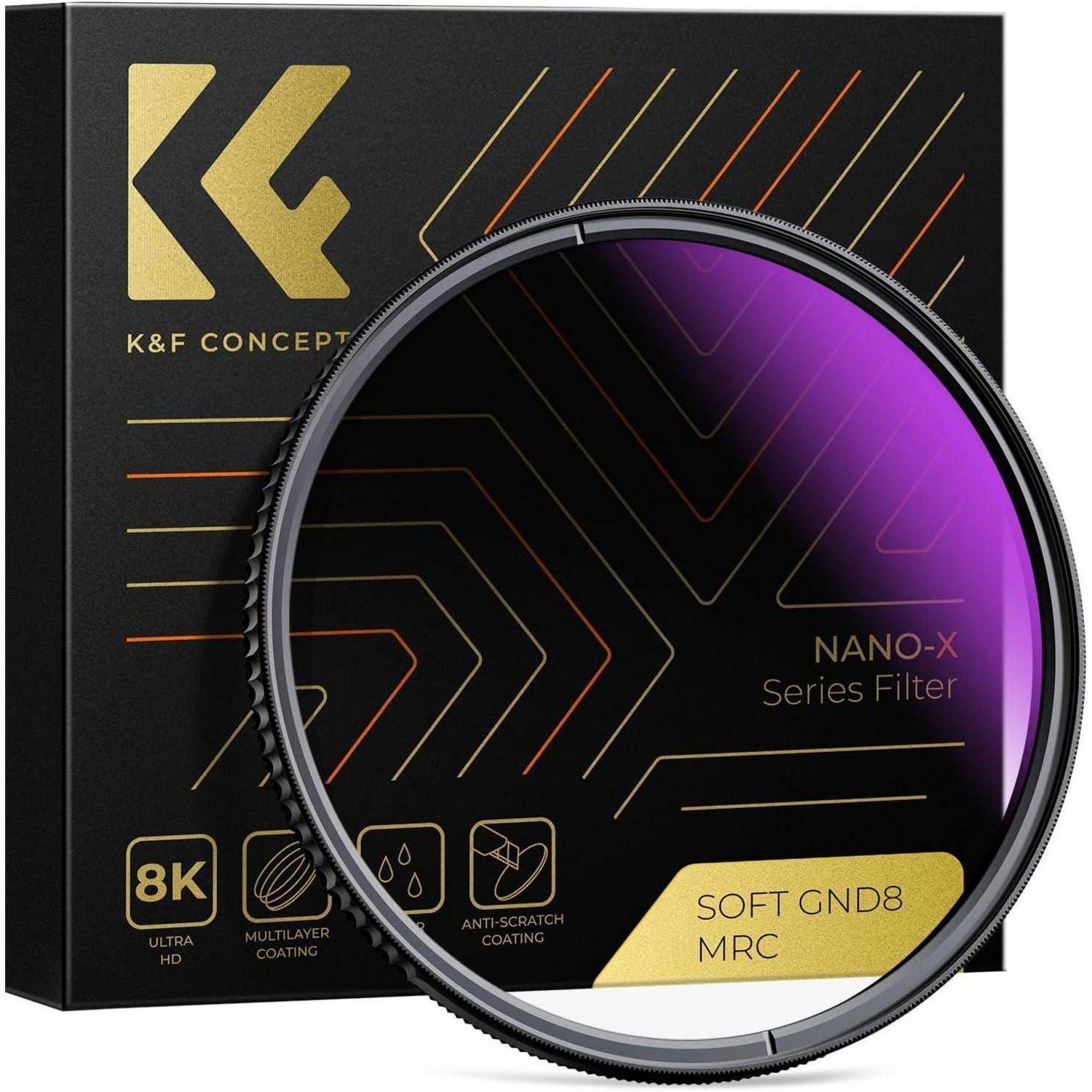 Ein schwarzer, kreisförmiger Kamerafilter mit einem violetten Schimmer, beschriftet mit ‚NANO-X Series Filter SOFT GND8 MRC', liegt vor seiner schwarzen und goldenen Schachtel.