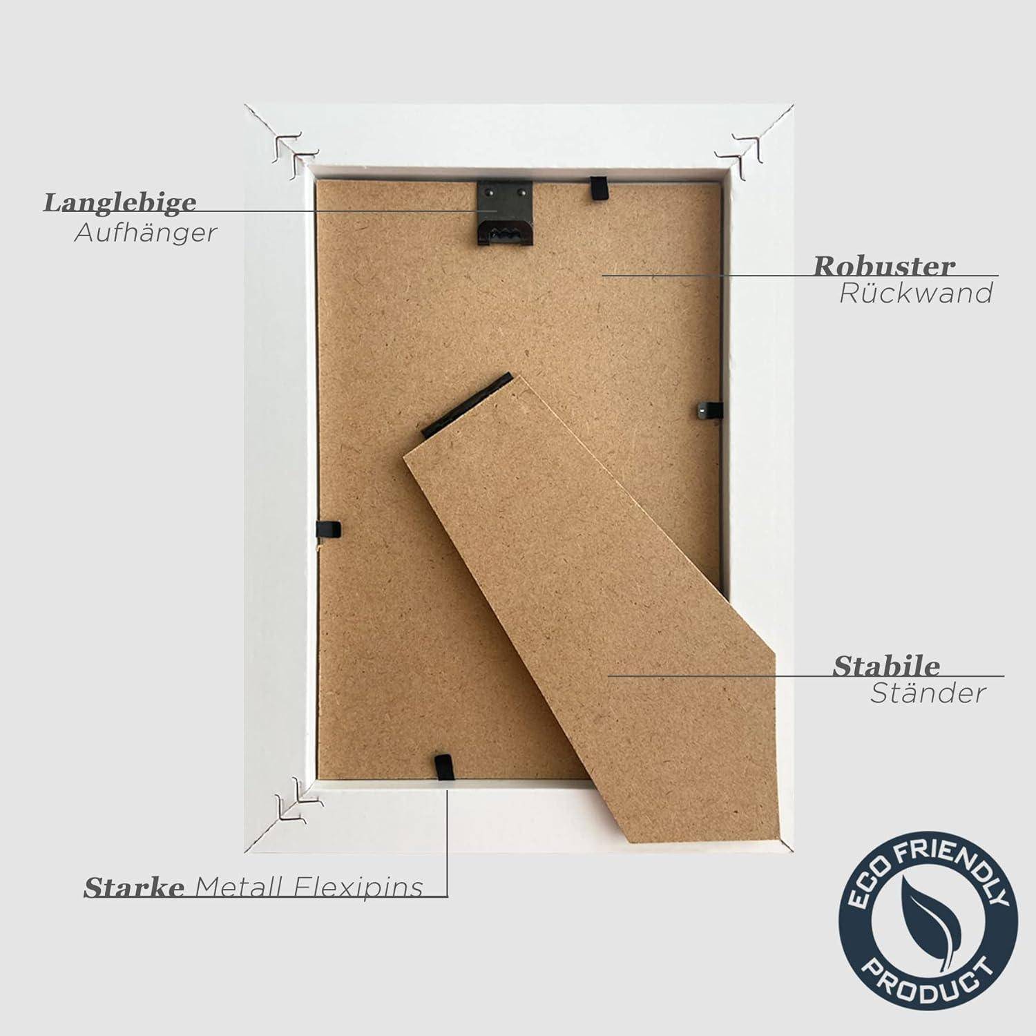 Weißer Fotorahmen Rückseite zeigt Merkmale: langlebige Aufhänger, robuste Rückwand, stabiler Ständer, starke Metallfederklammern; umweltfreundliches Produkt.