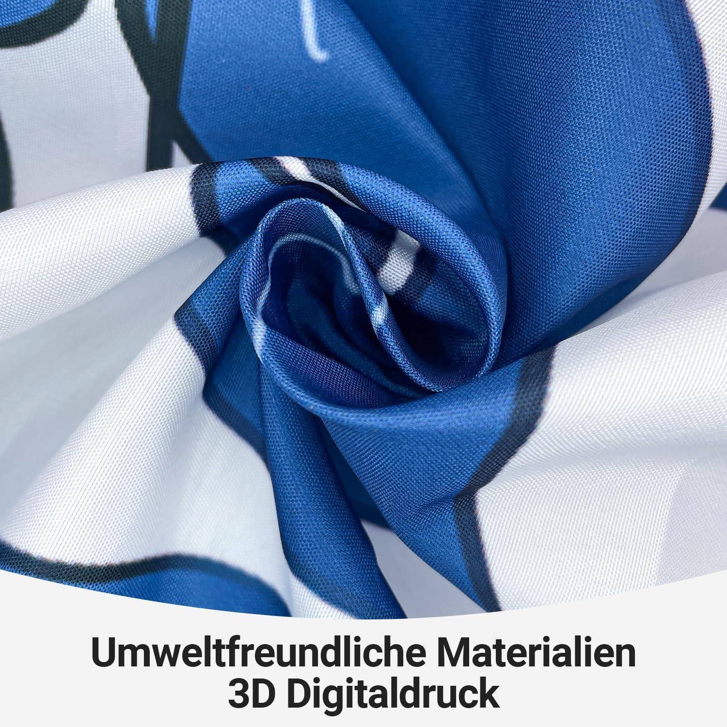 Eine Nahaufnahme eines blauen gemusterten Stoffes mit dem Text 'Umweltfreundliche Materialien 3D Digitaldruck', der umweltfreundliche Materialien und 3D-Digitaldruck andeutet.