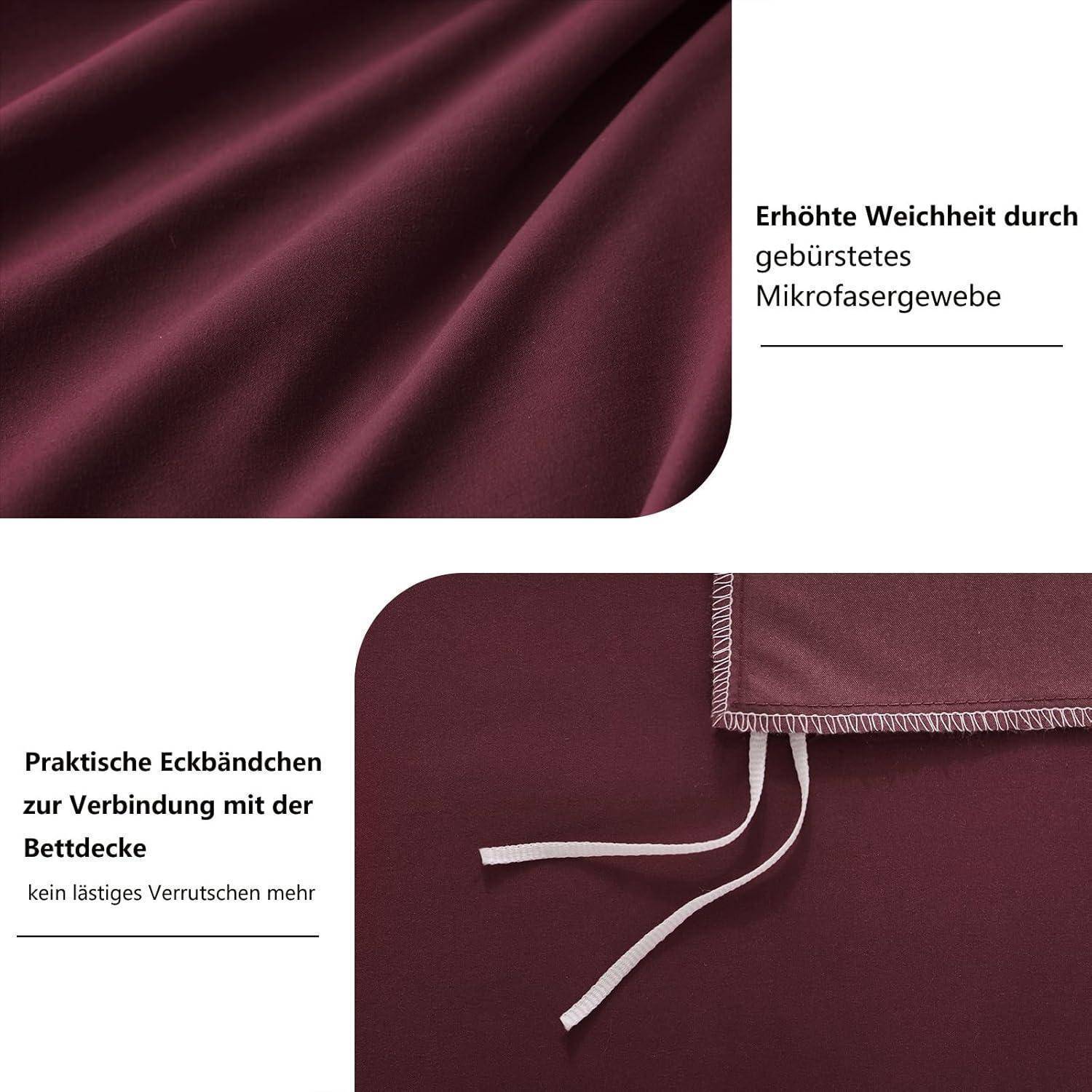 Burgunderrotes Bettlaken mit Eckhalteriemen und Texthervorhebung mit den Aufschriften ‚erhöhte Weichheit durch Mikrofaserstoff' und ‚praktische Eckhalteriemen'.