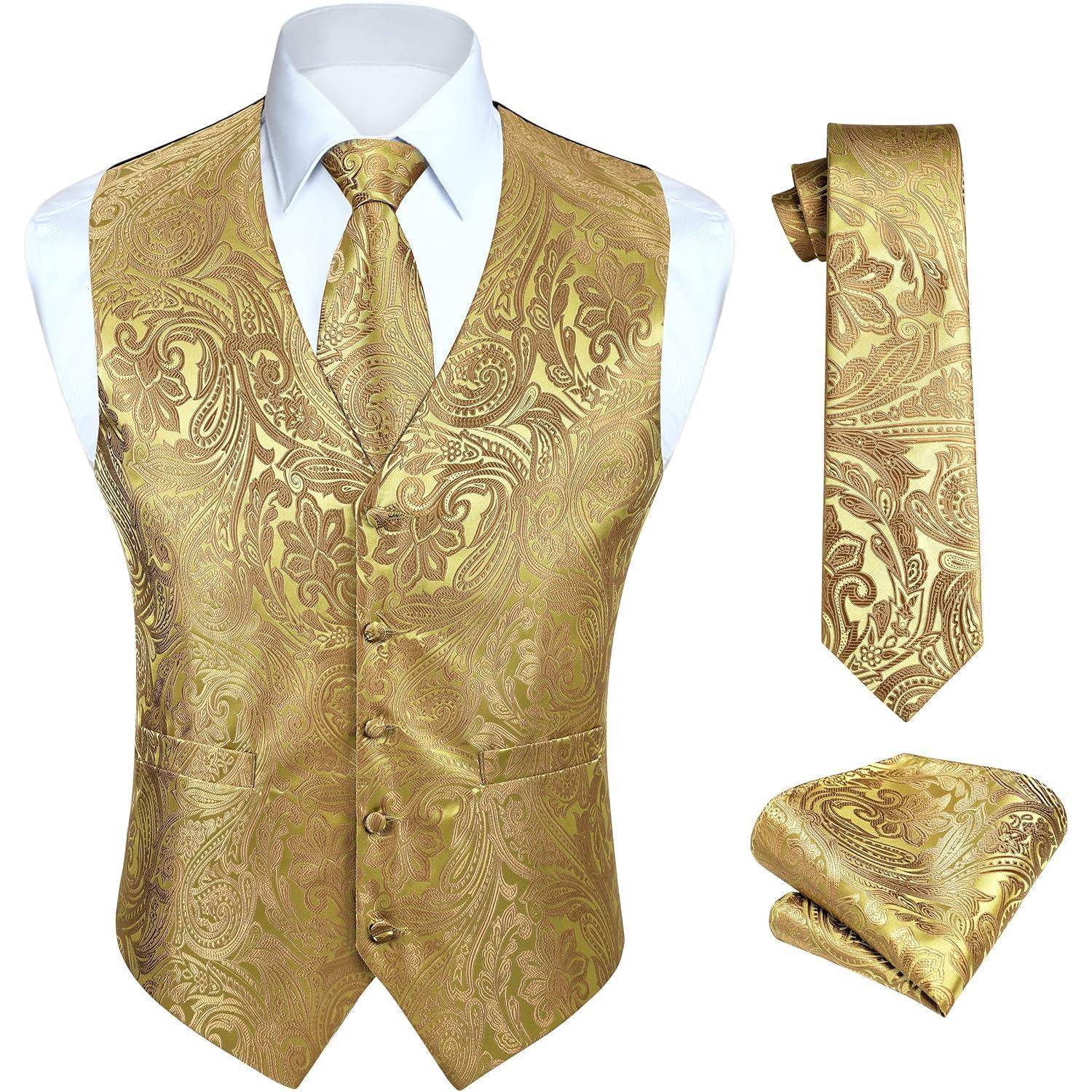 Eine Kombination aus goldener Paisley-gemusterter Weste, Krawatte und Einstecktuch, präsentiert auf einem Mannequin-Torso. Die Weste und Krawatte stimmen in Design und Farbe überein.