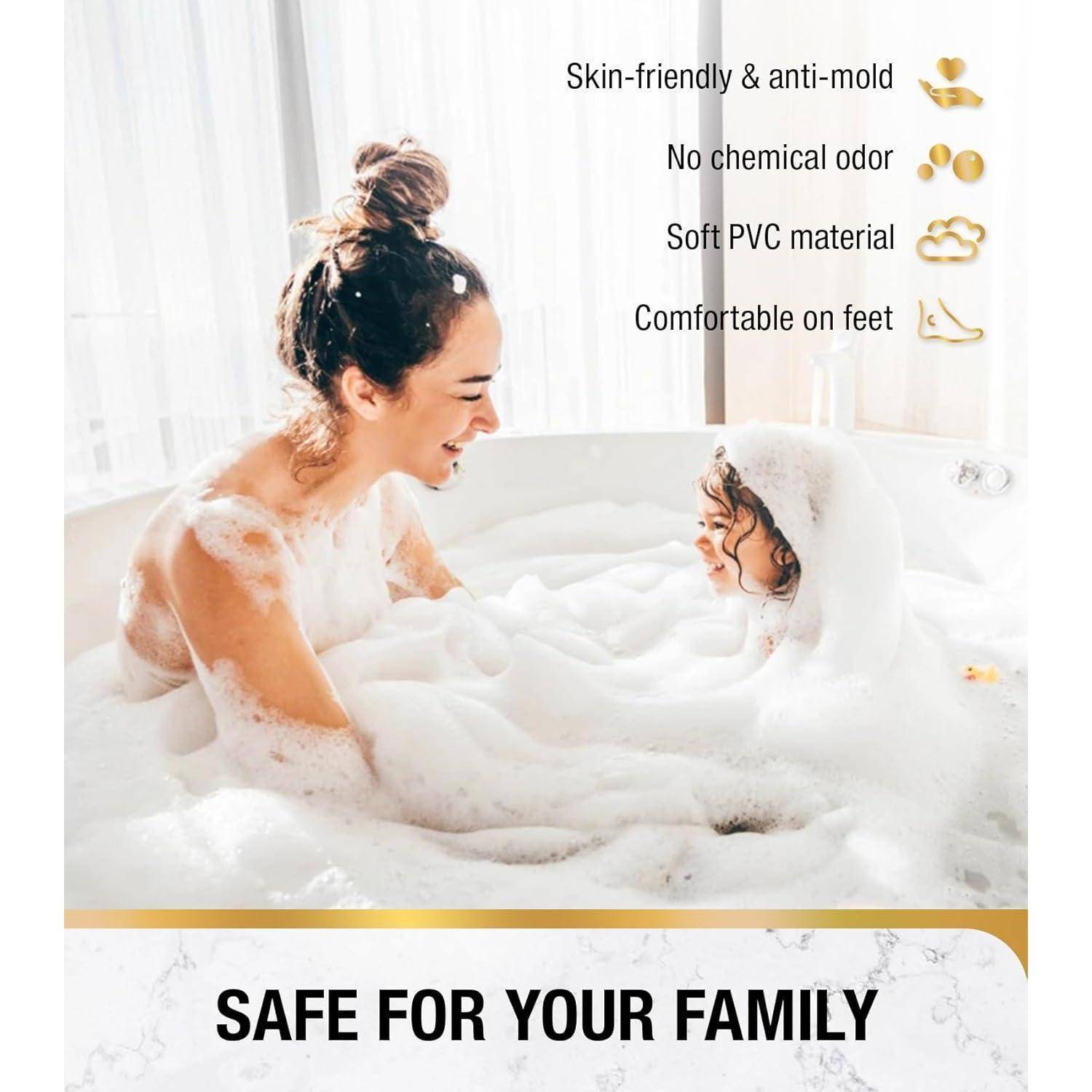 Eine Frau und ein Kind lächeln beim Baden, umgeben von Seifenblasen. Text hebt Merkmale hervor: 'Hautfreundlich, schimmelresistent, kein chemischer Geruch'.