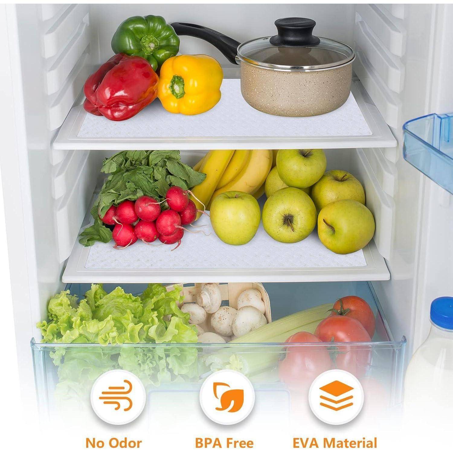 Ein Kühlschrankregal mit Paprikaschoten, einem Topf, Äpfeln, Grünblättern und Pilzen. Symbole darunter zeigen ‚Kein Geruch', ‚BPA-frei' und ‚EVA-Material'.