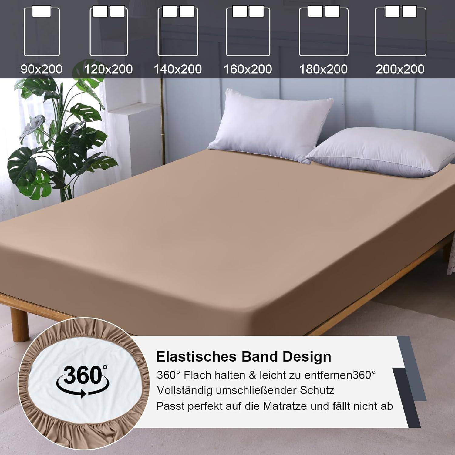 Ein Bett mit einem braunen Spannbezug und weißen Kissen. Eine Einblendung zeigt das elastische Banddesign des Bezugs. Größen dargestellt: 90 bis 200 cm Breite.