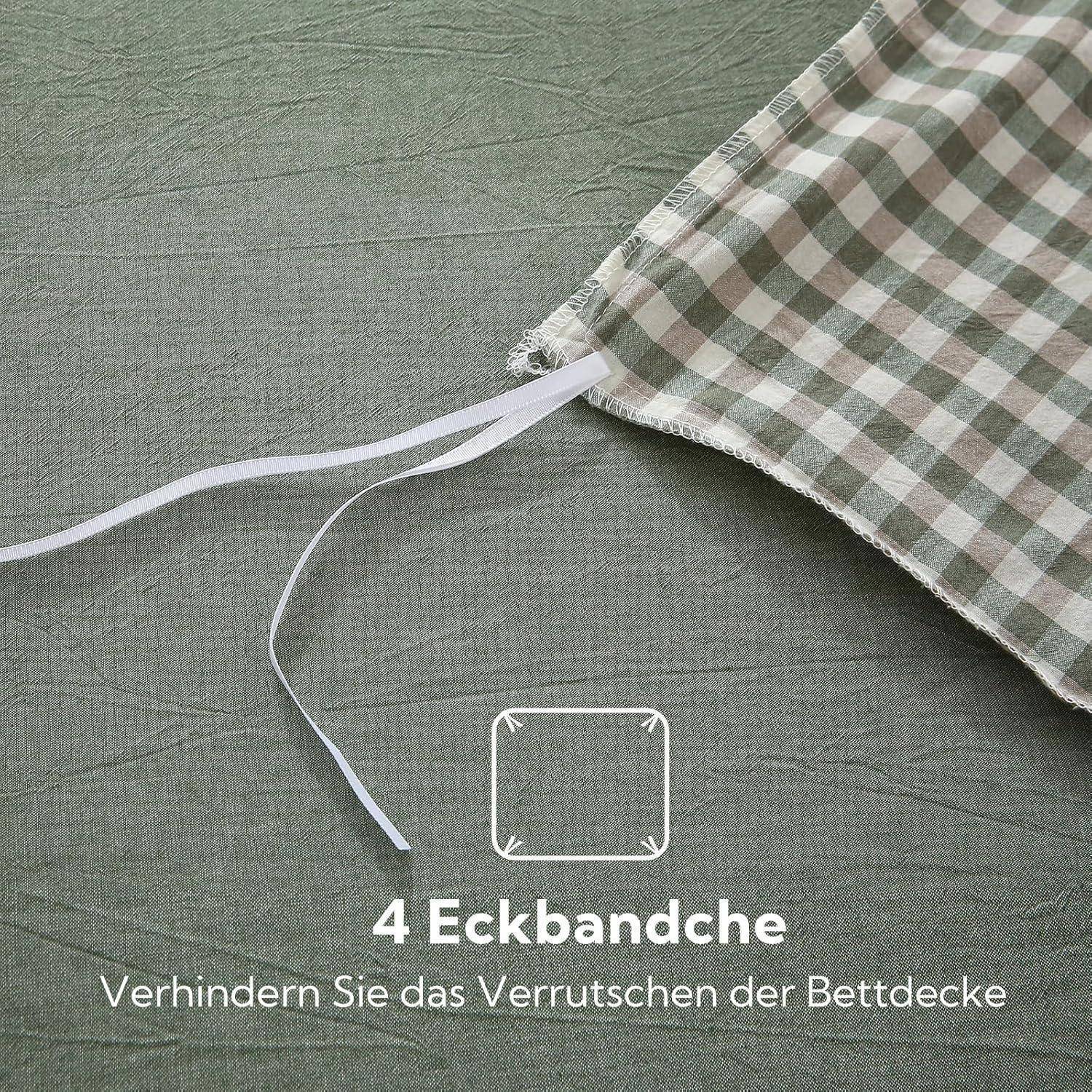 Eine Nahaufnahme einer karrierten Stoff-Ecke mit einer gebundenen Schnur, die ein Bettwäsche-Feature zur Verhinderung von Verrutschen veranschaulicht, mit deutscher Beschriftung darunter.