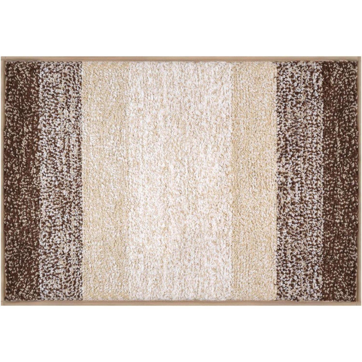 Drei strukturierte vertikale Streifen auf einer Matte oder einem Teppich in Braun- und Beigetönen.