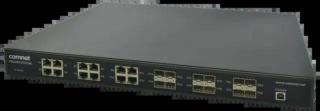 Schwarzer Comnet-Netzwerkschalter mit Frontplatte mit mehreren Ethernet-Anschlüssen und Statusleuchten in einem Rack-Gehäuse.