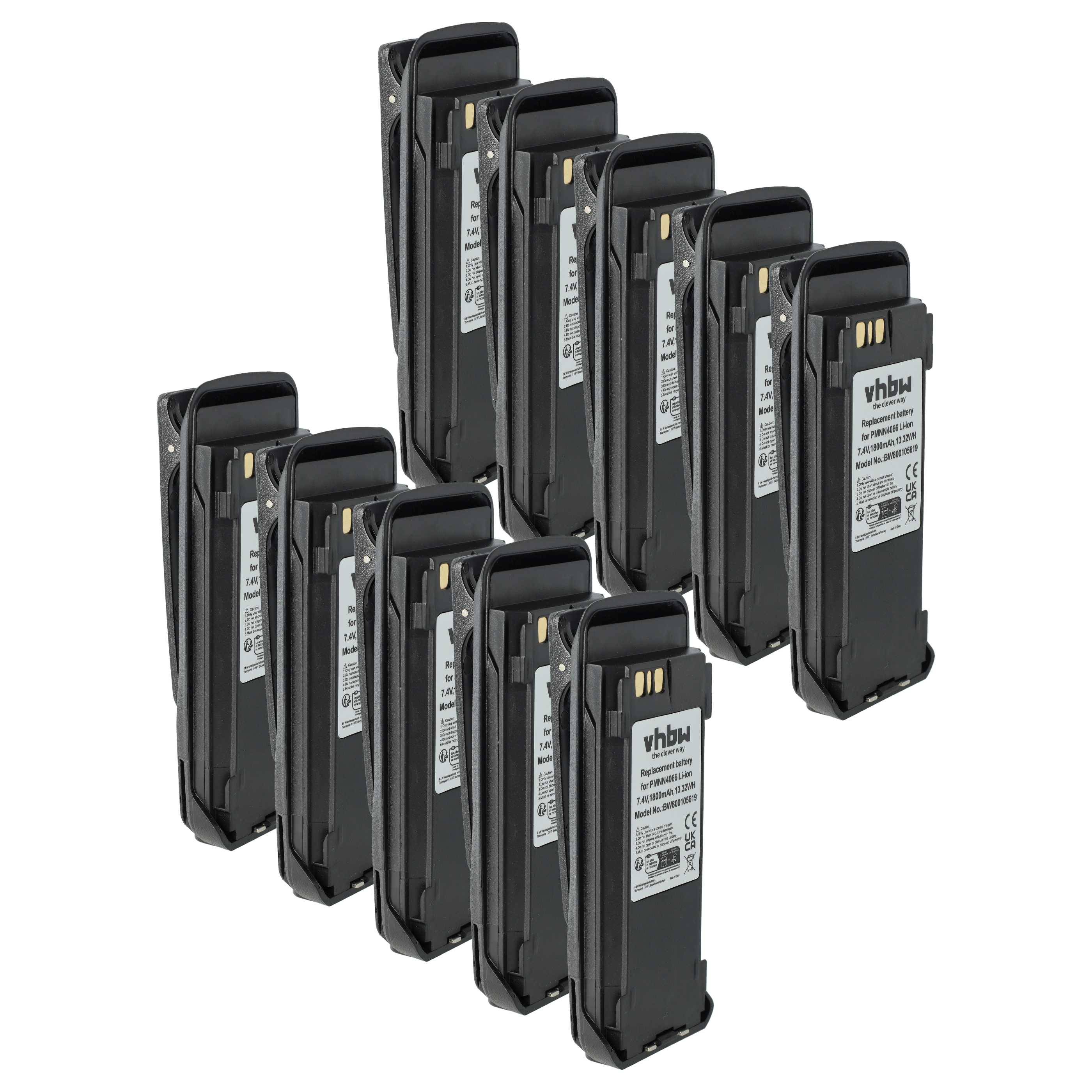 Ein Set von zehn schwarzen wiederaufladbaren Batterien, angeordnet in zwei Reihen. Jede Batterie hat sichtbare Anschlusspunkte und Etiketten mit Produktdetails.
