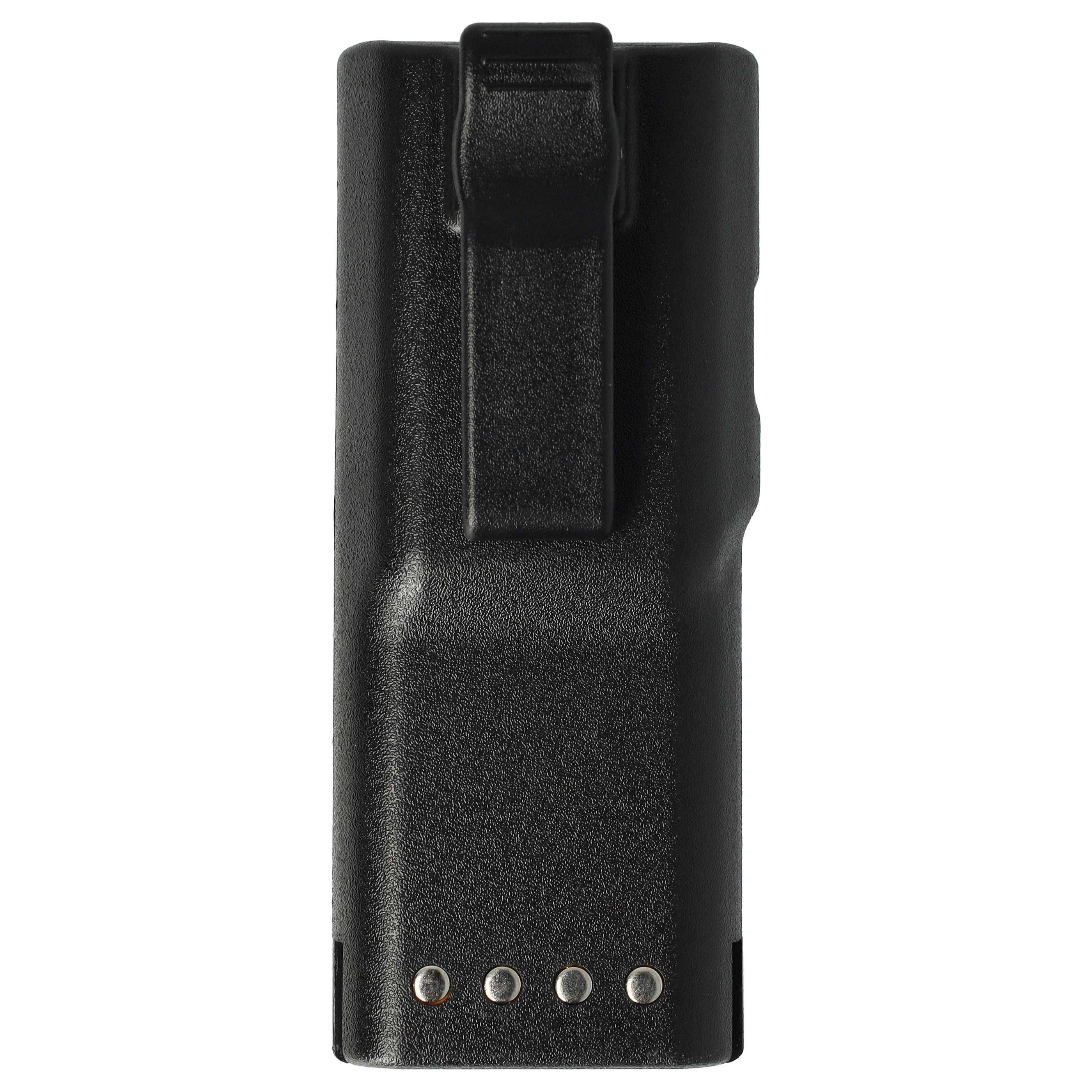 Eine schwarze Zwei-Wege-Funkbatterie mit einer Klemme und vier Metallkontakten am Boden.