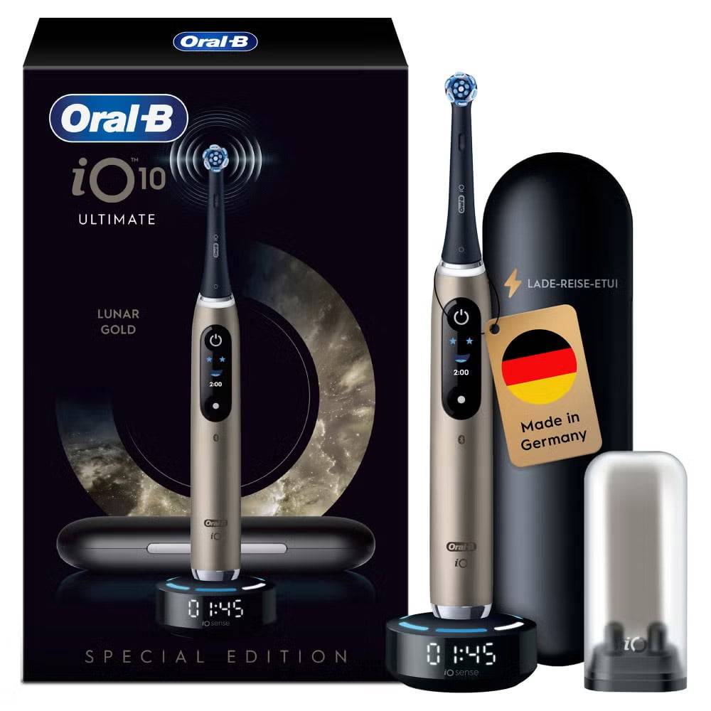 Das 'Oral-B iO10 Ultimate Lunar Gold' elektrische Zahnbürsten-Set umfasst Zahnbürste, Ladestation, Reiseetui und Ersatzzahnbürstenkopf.