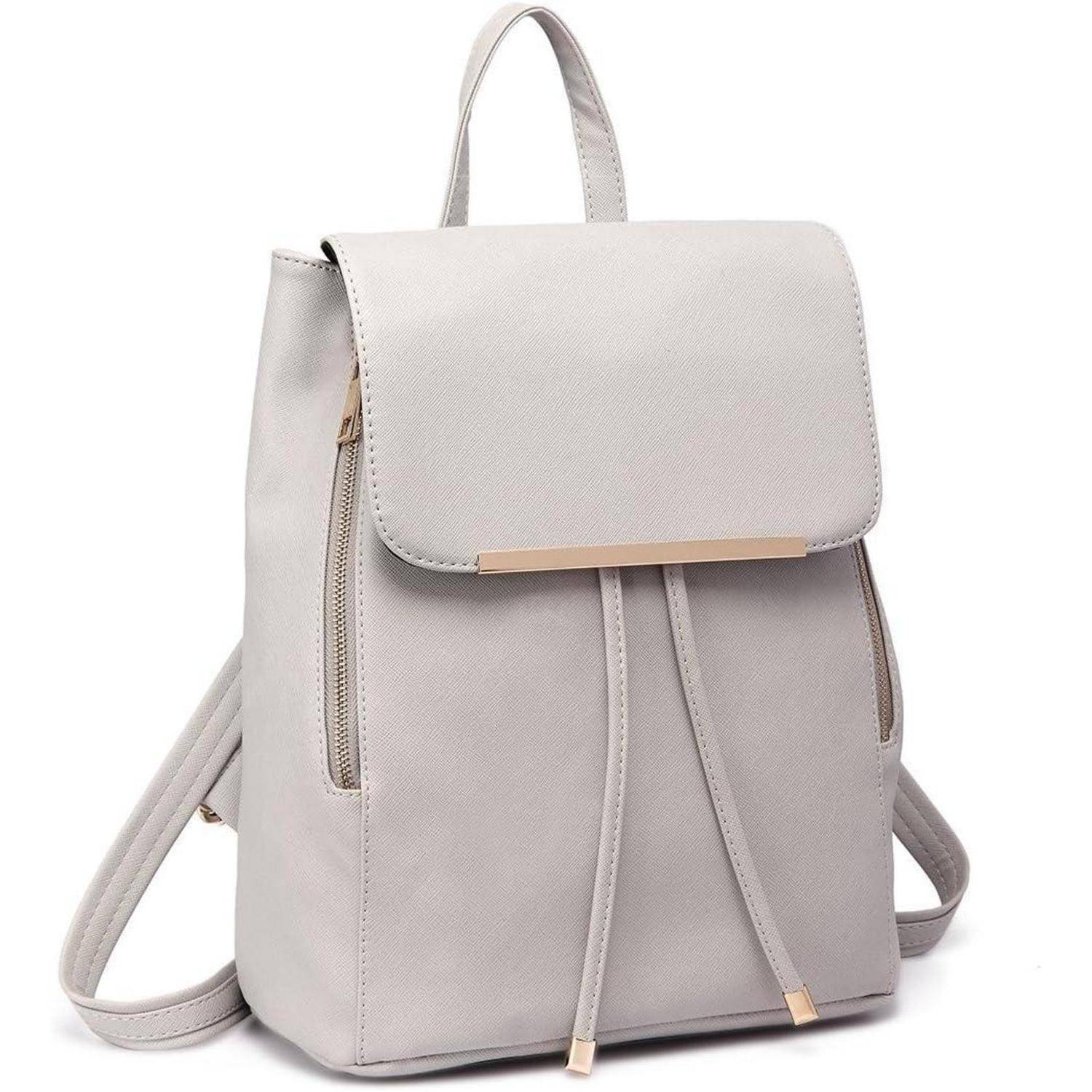 Ein stilvoller grauer Rucksack mit Deckelklappe, seitlichen Reißverschlüssen und verstellbaren Trägern, geeignet für lässige oder berufliche Anlässe.