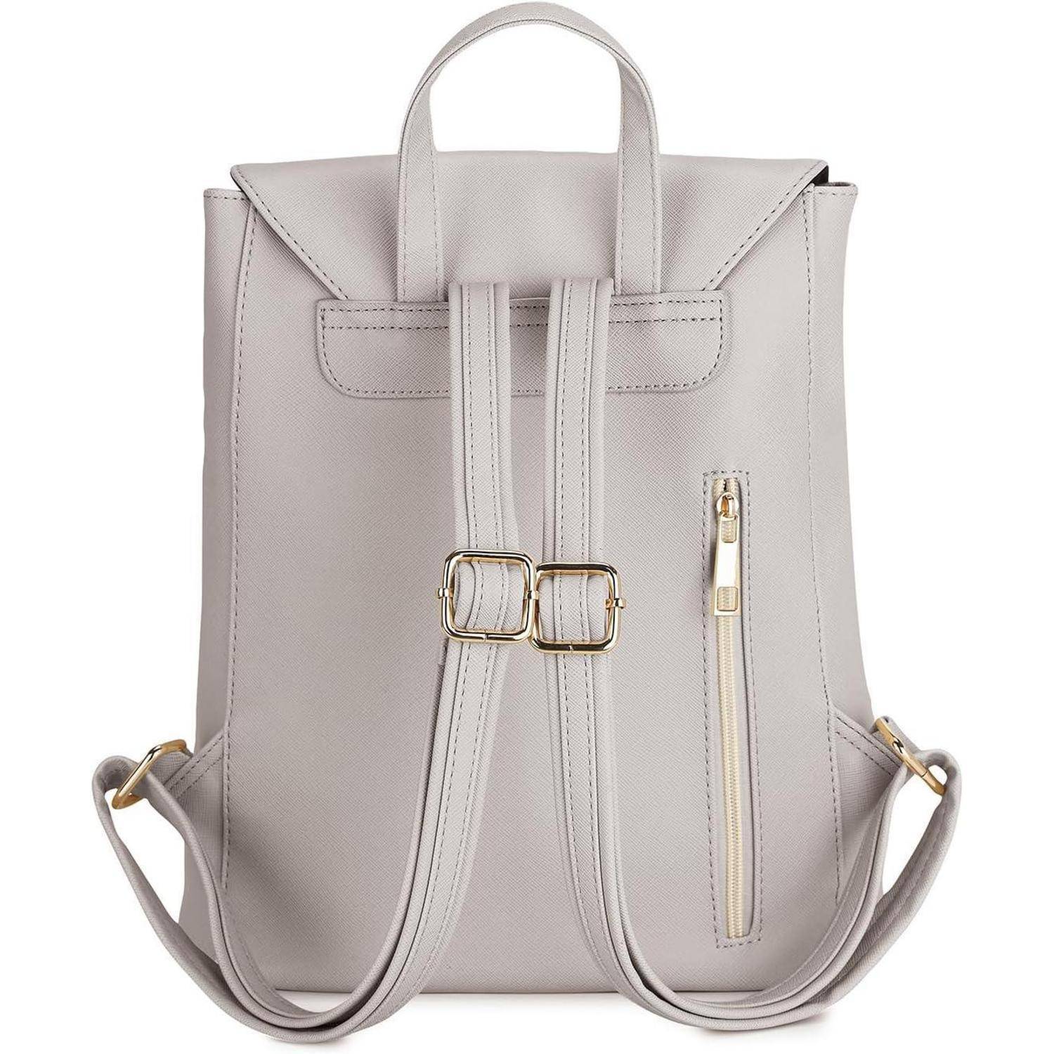 Ein beige Rucksack mit verstellbaren Trägern und einer vertikalen Reißverschlusstasche auf der Rückseite.