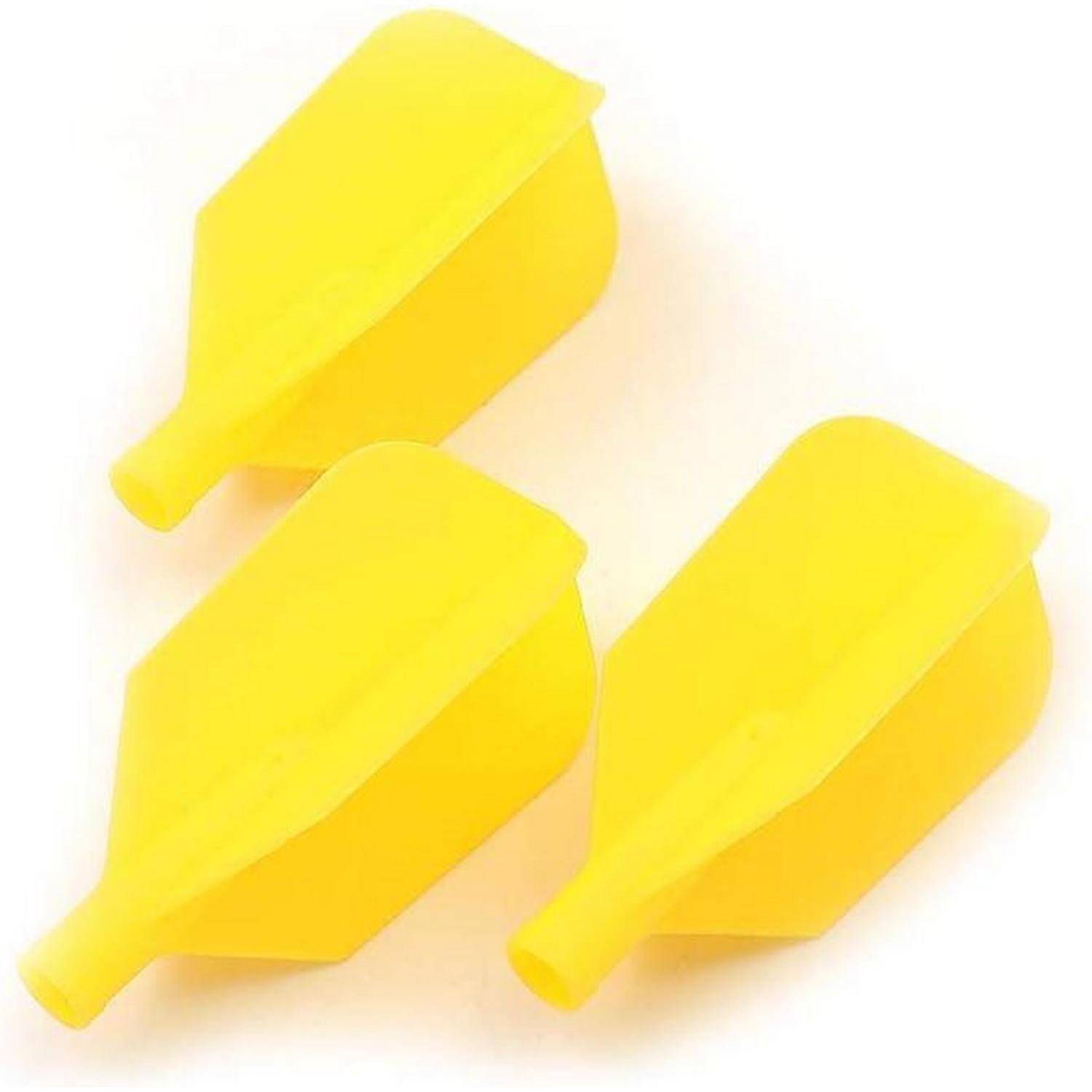 Drei gelbe Plastiktrichter, die auf einer weißen Oberfläche angeordnet sind und ihre Form präsentieren.