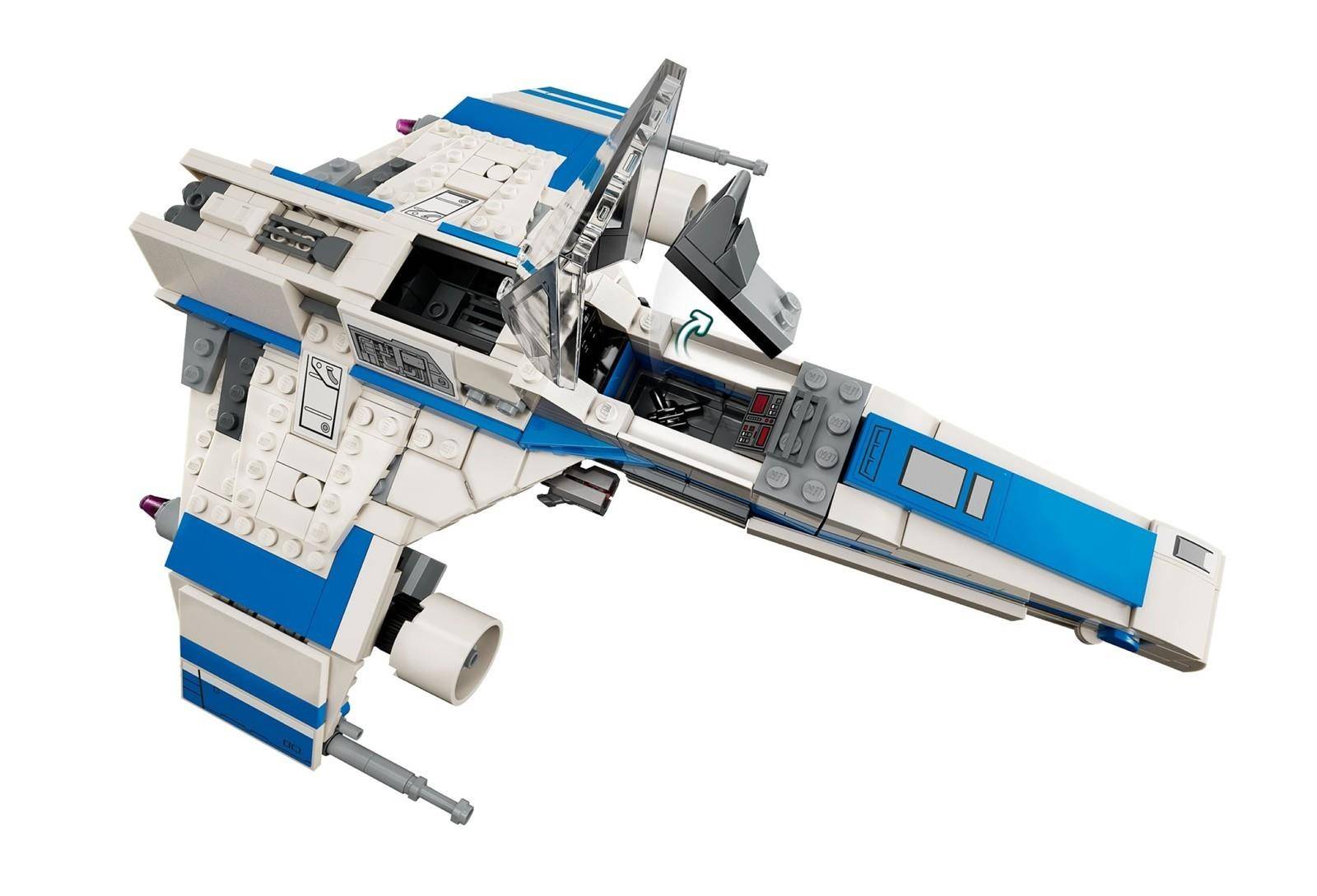Blau-weißes Raumschiff im LEGO-Stil mit spitzem Cockpit-Fenster, isoliert auf weißem Hintergrund dargestellt.