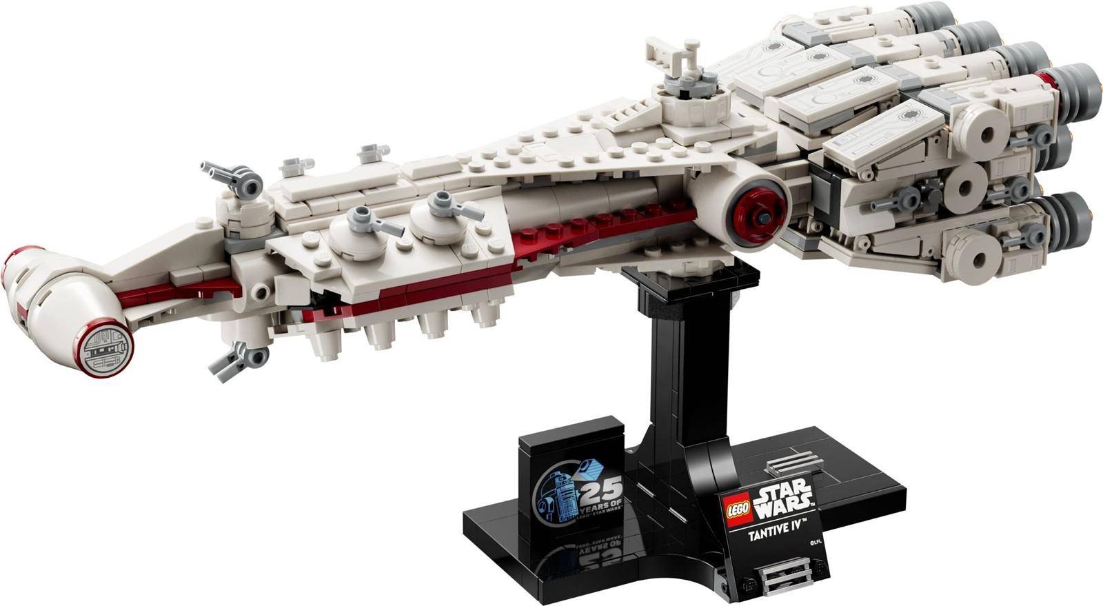 LEGO Star Wars Tantive IV Raumschiffmodell auf einem schwarzen Ständer mit einer kleinen „25