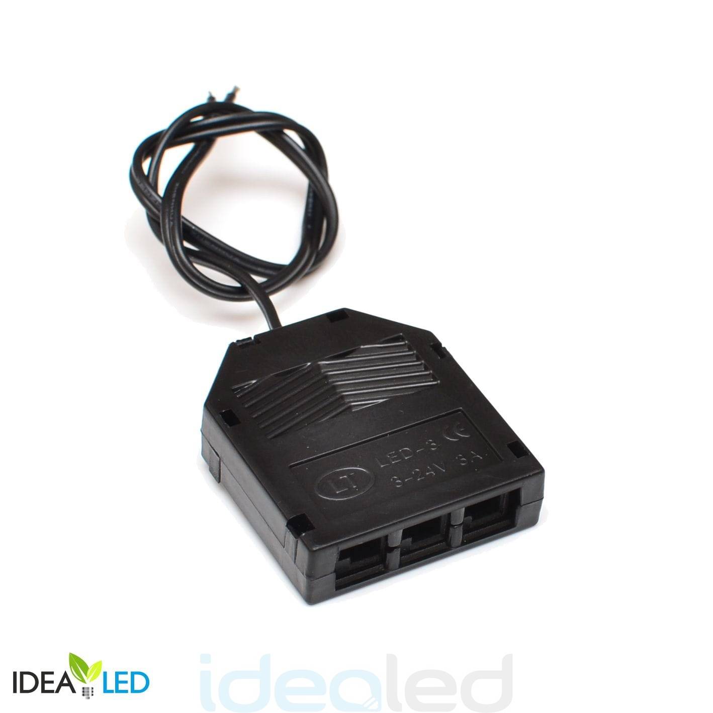 Ein schwarzer elektrischer Anschluss mit angeschlossenem Kabel, verwendet für LED-Verbindungen. Logos 'IDEA LED' und 'idealed' sind darunter sichtbar.