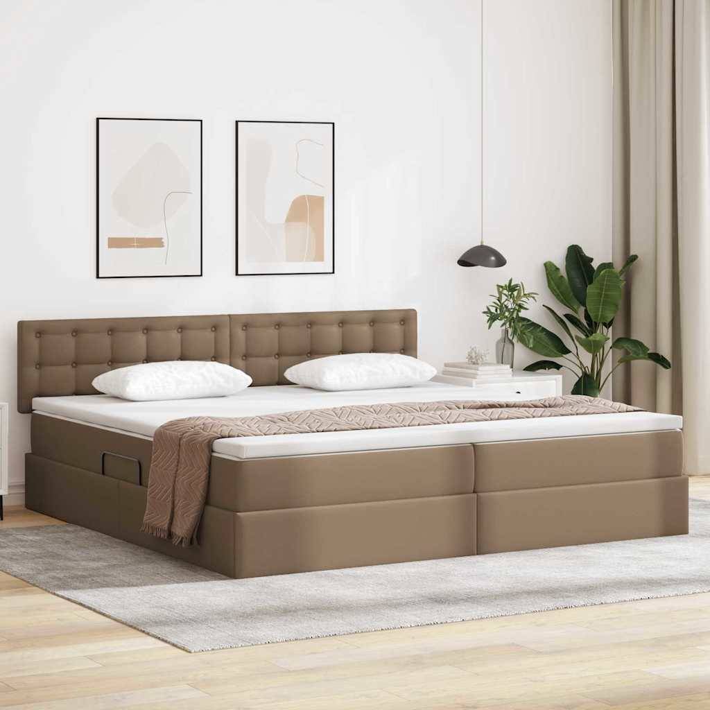 Ein modernes Schlafzimmer mit einem großen Bett mit gepolstertem Kopfteil, zwei gerahmten abstrakten Kunstwerken, einer Pendelleuchte und einer Topfpflanze.