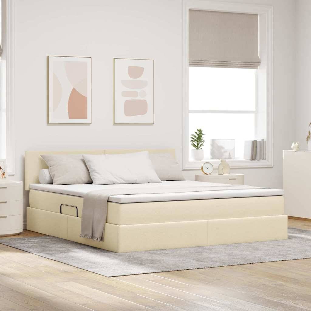 Ein minimalistisches Schlafzimmer mit einem beigen Bett, hellem grauem Teppich und abstrakter Kunst an der Wand. Natürliches Licht strömt durch ein Fenster auf der rechten Seite herein.