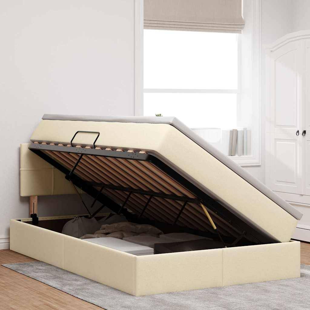 Beige-farbiges Ottomanbett mit offenem Stauraum darunter; Bettrahmeb angehoben mit gelagerten Gegenständen in einem hellen, minimalistischen Schlafzimmer.