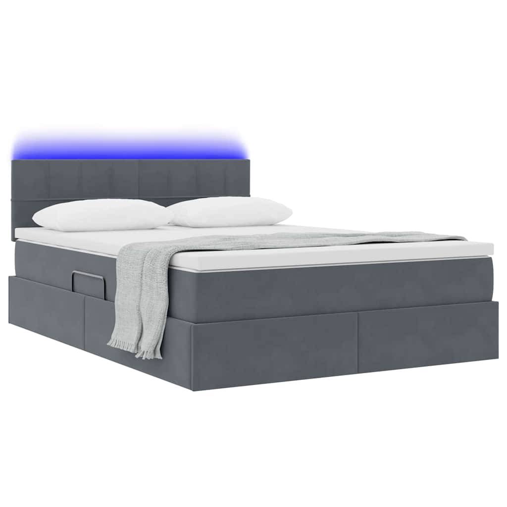 Grau gepolstertes Bett mit einer dicken Matratze und einem leuchtenden hellblauen Kopfteil. Eine gefaltete graue Decke liegt auf dem Bett.