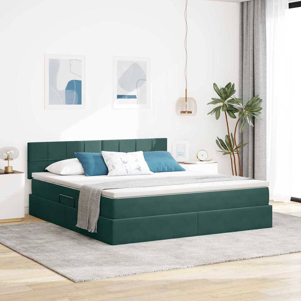 Ein modernes Schlafzimmer zeigt ein grünes Bett mit Staurageschubladen, weiße Bettwäsche, blaue Kissen, abstrakte Wandkunst, eine Pendelleuchte und eine Pflanze.