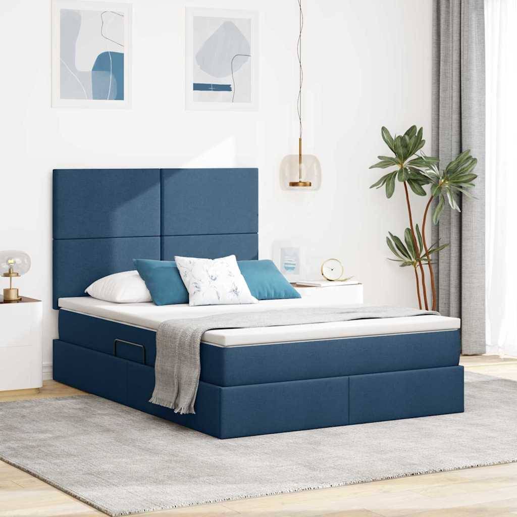 Ein modernes Schlafzimmer mit einem blaugepolsterten Bett, weißen Kissen, einer grauen Decke und Pflanzen am Fenster. Licht filtert durch transparente Vorhänge.