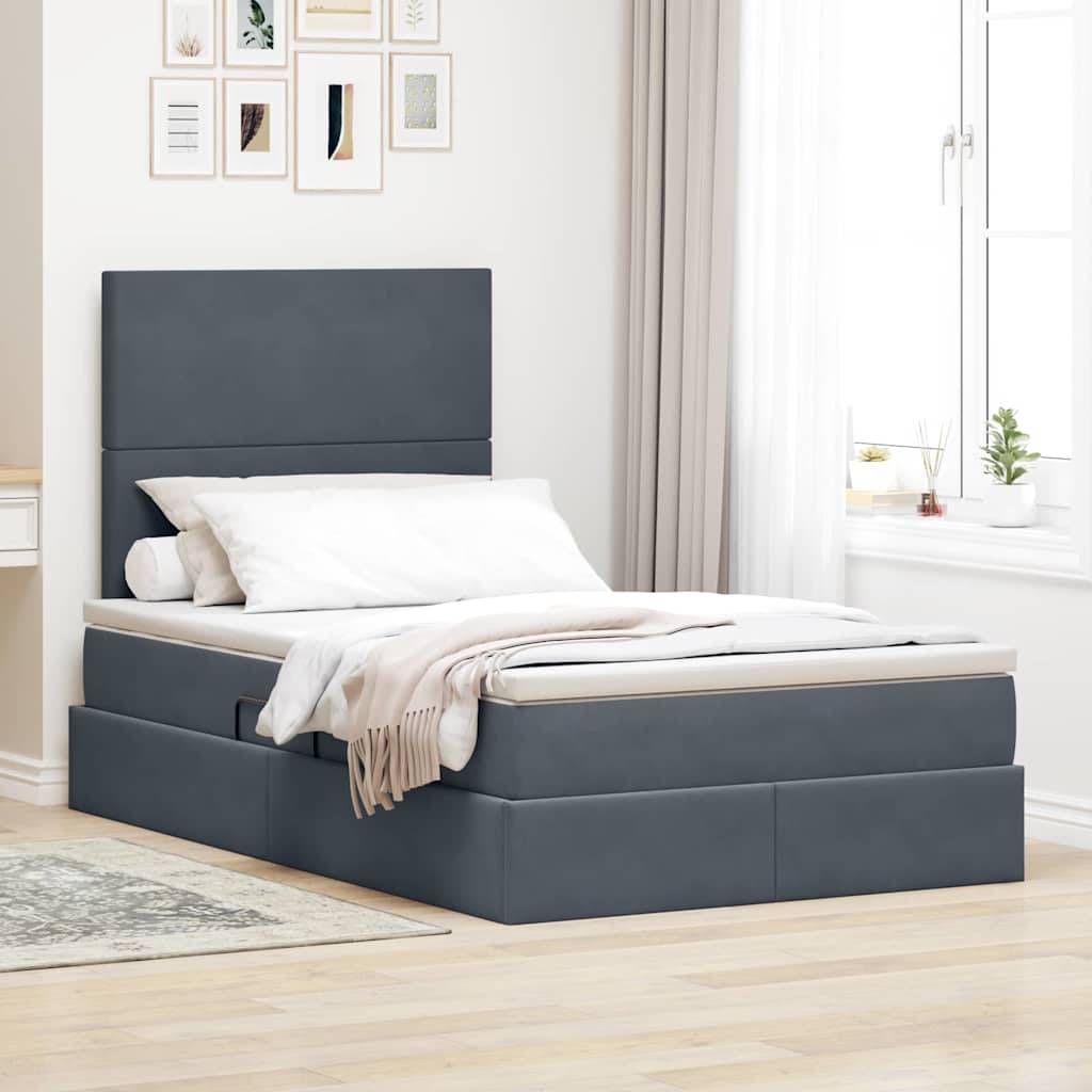 Ein modernes Schlafzimmer mit einem dunkelgrauen gepolsterten Bett, weißer Bettwäsche und einem hellen Teppich, das Gemälde in Rahmen und ein Fenster mit weichen Vorhängen aufweist.