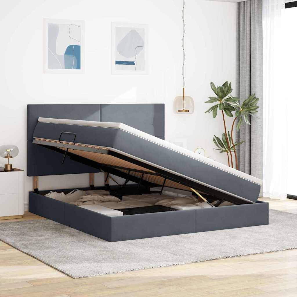 Ein modernes Schlafzimmer mit einem Bett, das einen hydraulischen Lift für Stauraum unter dem Bett hat, einem grauen Kopfteil, abstrakter Kunst an der Wand und Zimmerpflanzen.