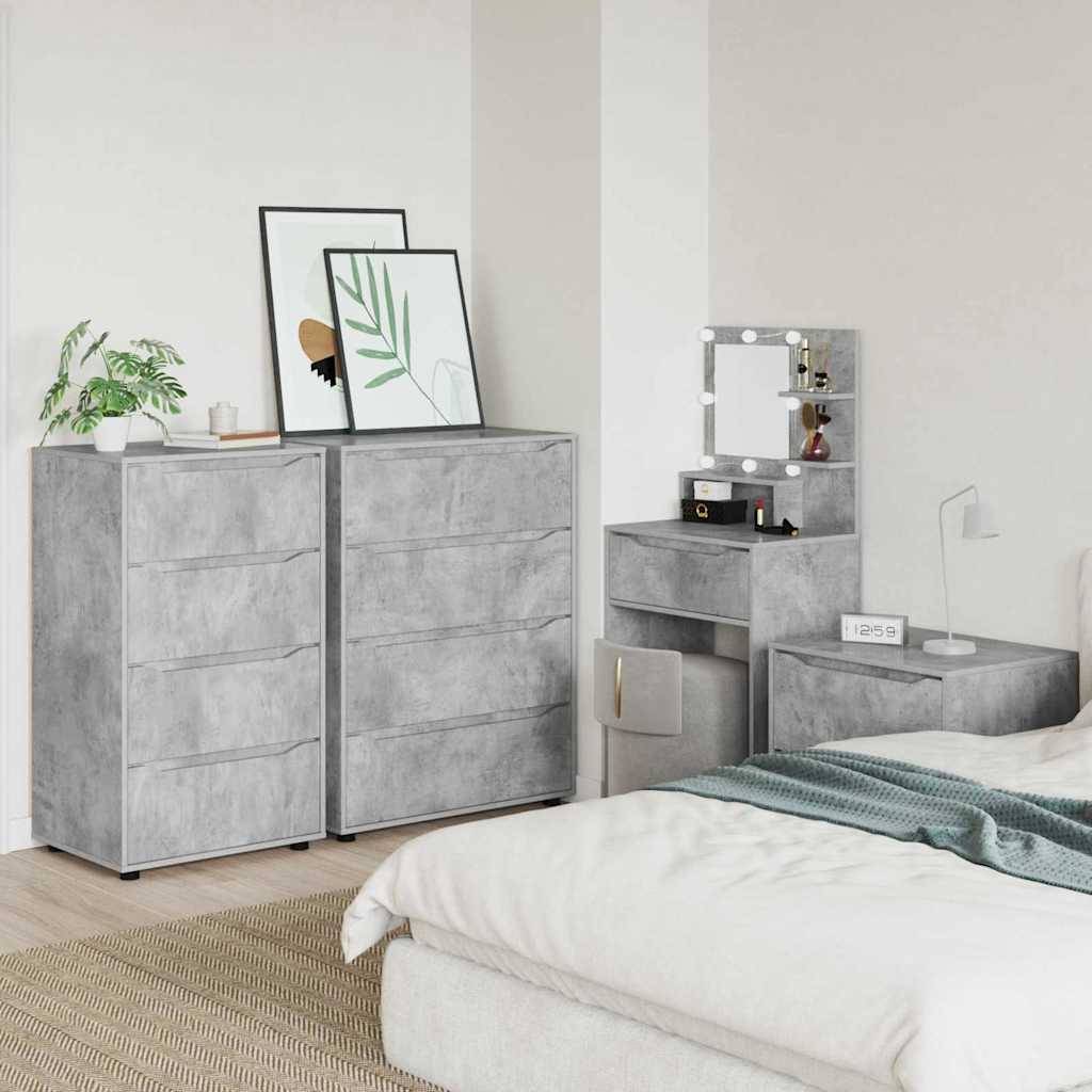 Modernes Schlafzimmer mit grauer Aufbewahrungskommode und Frisiertisch, gerahmte Kunst darüber, ein Bett im Vordergrund und eine kleine Lampe sowie eine Uhr auf dem Nachttisch.