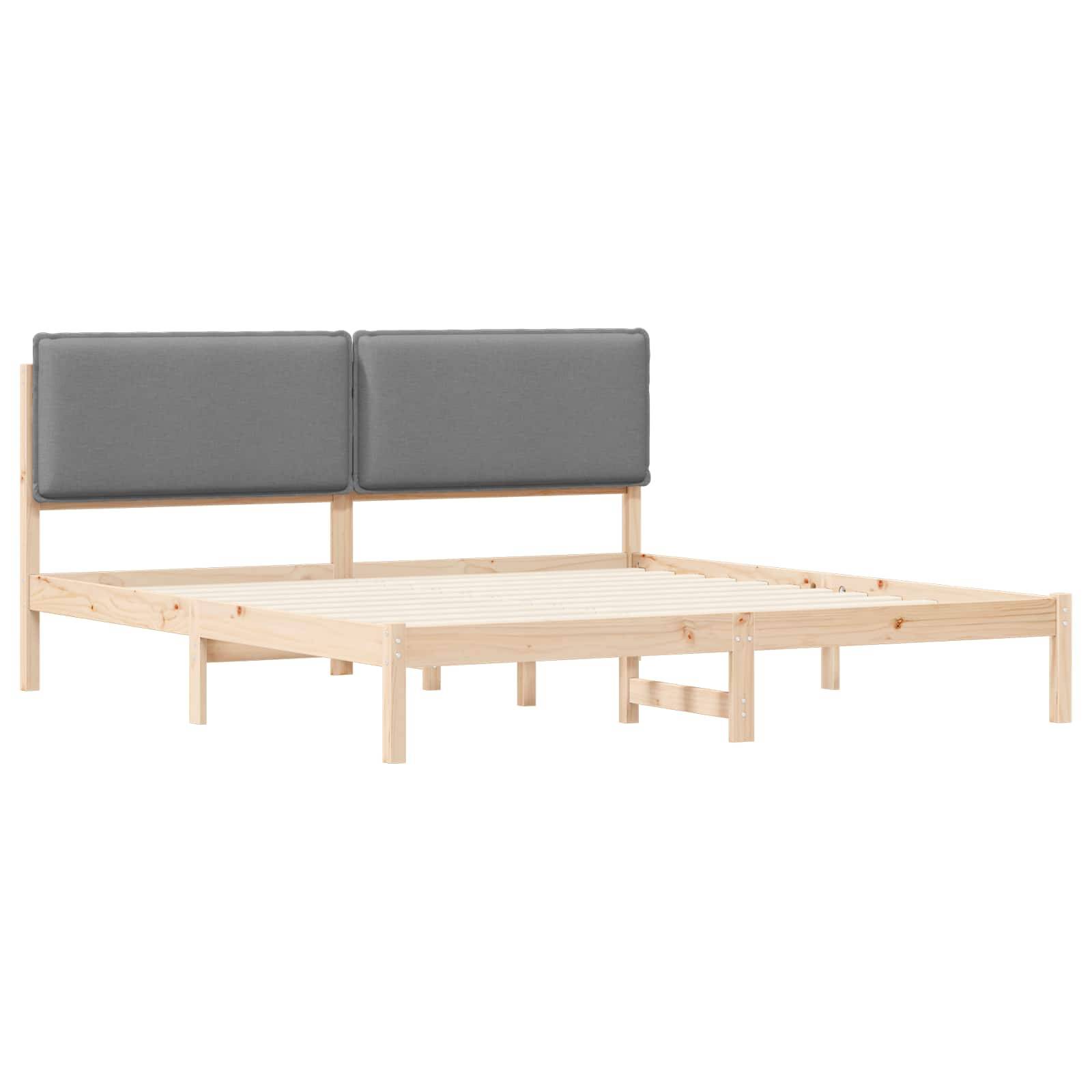 Holzbettgestell mit grauem gepolstertem Kopfteil.