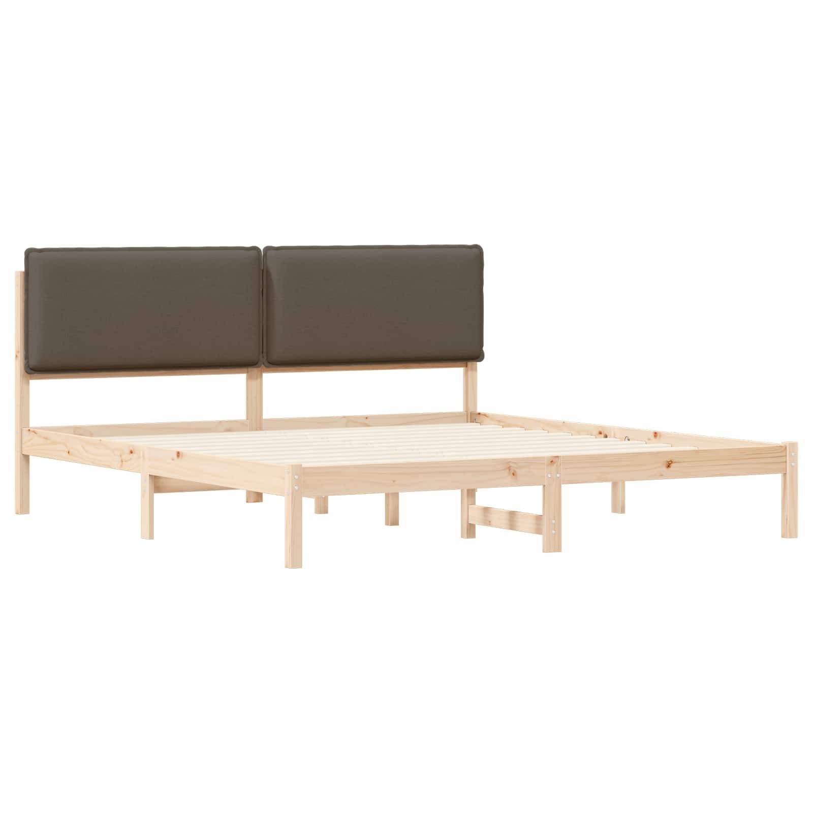Holzbettgestell mit mittelbraunem Kopfteil und Lattenrost, ohne Matratze oder Bettwäsche. Einfaches, minimalistisches Design.