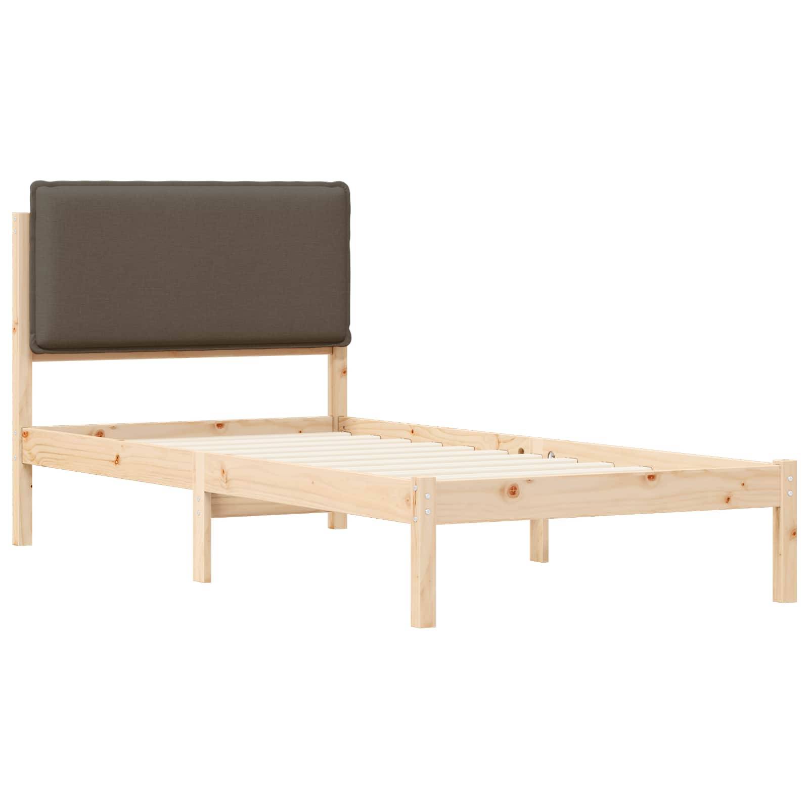 Holzrahmen für ein Bett mit gepolstertem dunkelgrauem Kopfteil, dargestellt auf weißem Hintergrund. Es ist keine Matratze oder Bettwäsche vorhanden.