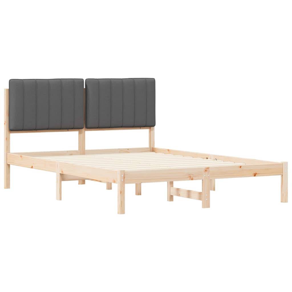 Ein Holzbettgestell mit zwei gepolsterten dunkelgrauen Kopfteilpaneelen, gezeigt ohne Matratze.