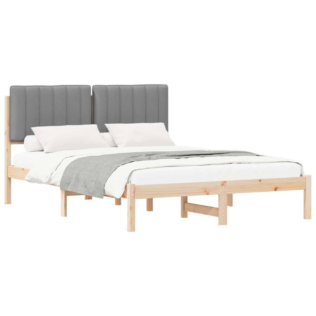 Ein moderner Holzbettrahmen mit grauem Kopfteil, weißer Bettwäsche und einer grauen Wurfdecke. Das Design ist einfach und minimalistisch.
