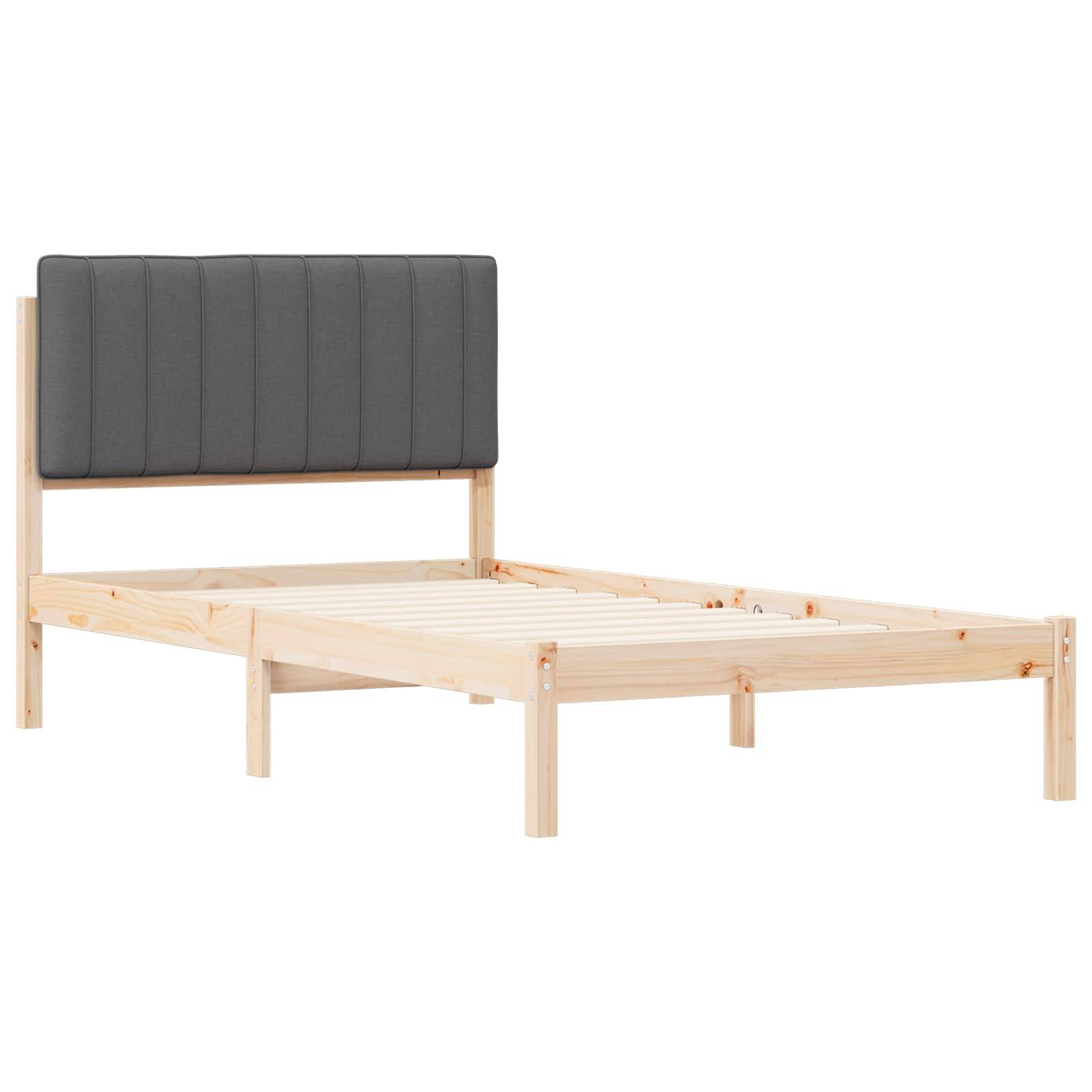 Holzbettrahmen mit vertikaler Lamellenbasis und gepolstertem dunkelgrauem Kopfteil, präsentiert in einer hellen Umgebung. Geeignet für eine Einzelmatratze.