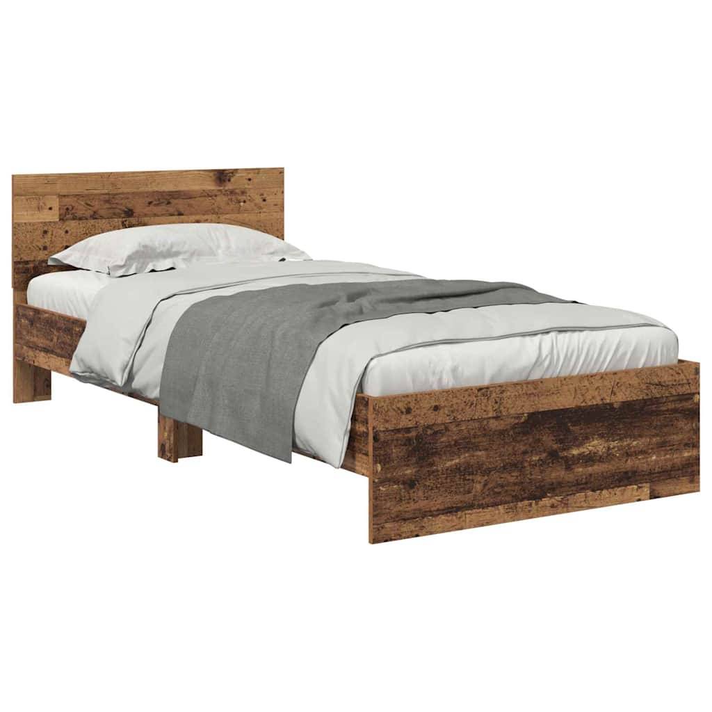 Ein Holz-Einzelbett im rustikalen Stil mit einem braunen Kopf- und Fußteil. Das Bett ist mit weißen Laken und einer grauen Decke bezogen.