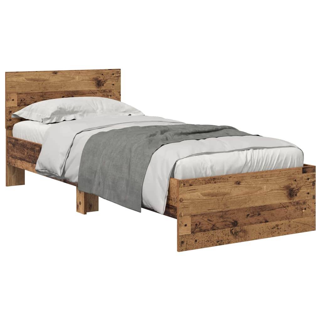 Ein Holz-Einzelbett mit einem schlichten Kopf- und Fußteil, bezogen mit weißer Bettwäsche und einer grauen Decke.