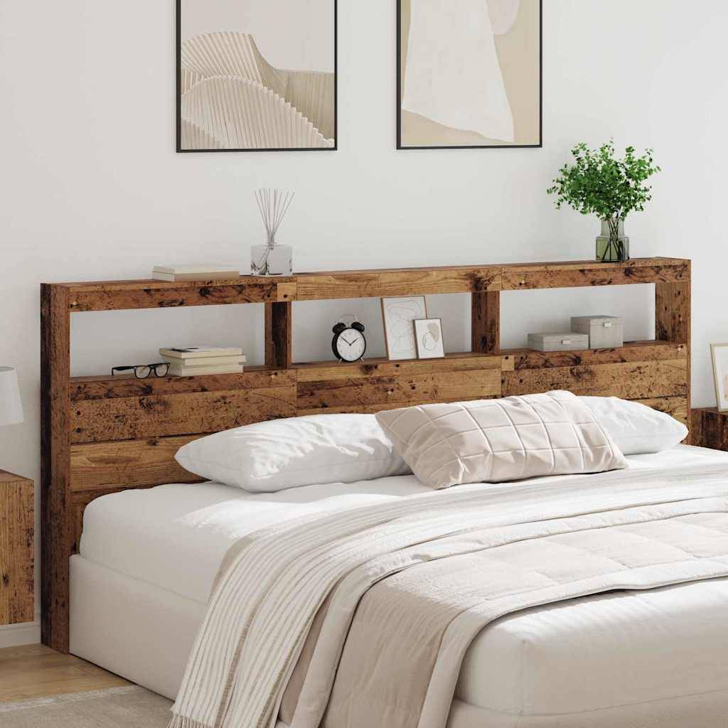 Ein gemütliches Schlafzimmer mit einem Holzkopfteil, das eingebaute Regale aufweist, dekoriert mit Büchern, kleinen Pflanzen und minimalistischer Kunstwerken darüber.
