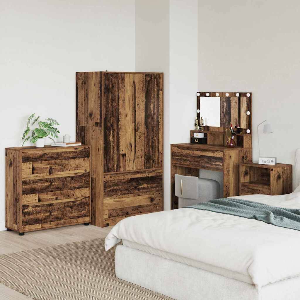Schlafzimmermöbel-Set bestehend aus einem rustikalen Holzkleiderschrank, einer Kommode, einer Schminktisch mit Spiegel und einem Nachttisch, alles vor einer hellen Wand.