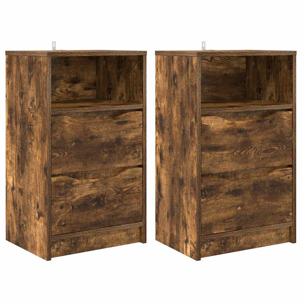 Zwei Holz-Nachttische mit rustikaler Oberfläche, die jeweils ein offenes Regal über zwei Schubladen verfügen.