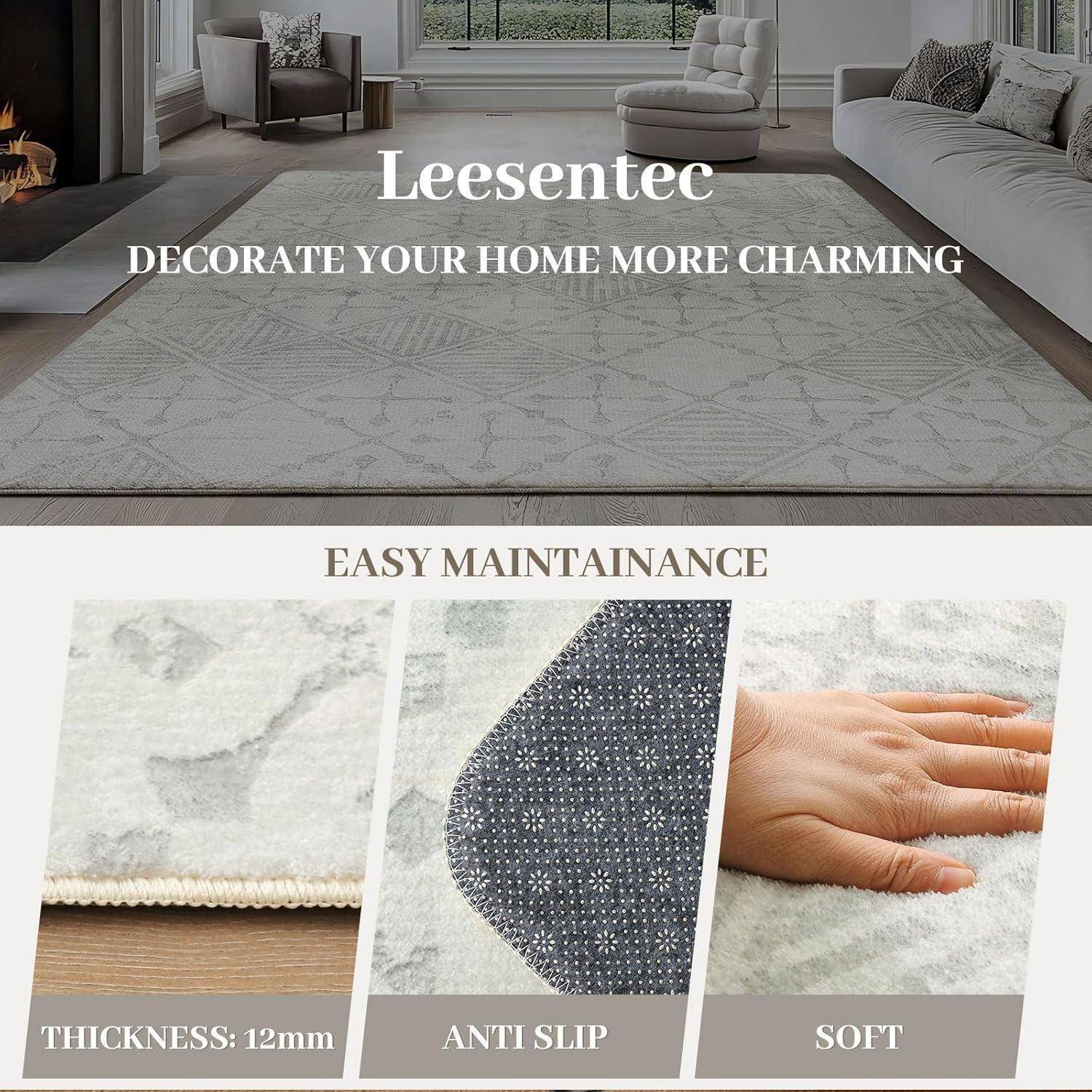Ein stilvolles Wohnzimmer mit einem gemusterten Teppich. Text lautet: 'Leesentec: Gestalten Sie Ihr Zuhause charmanter. Leichte Pflege. Dicke: 12mm, Rutschfest, Weich.