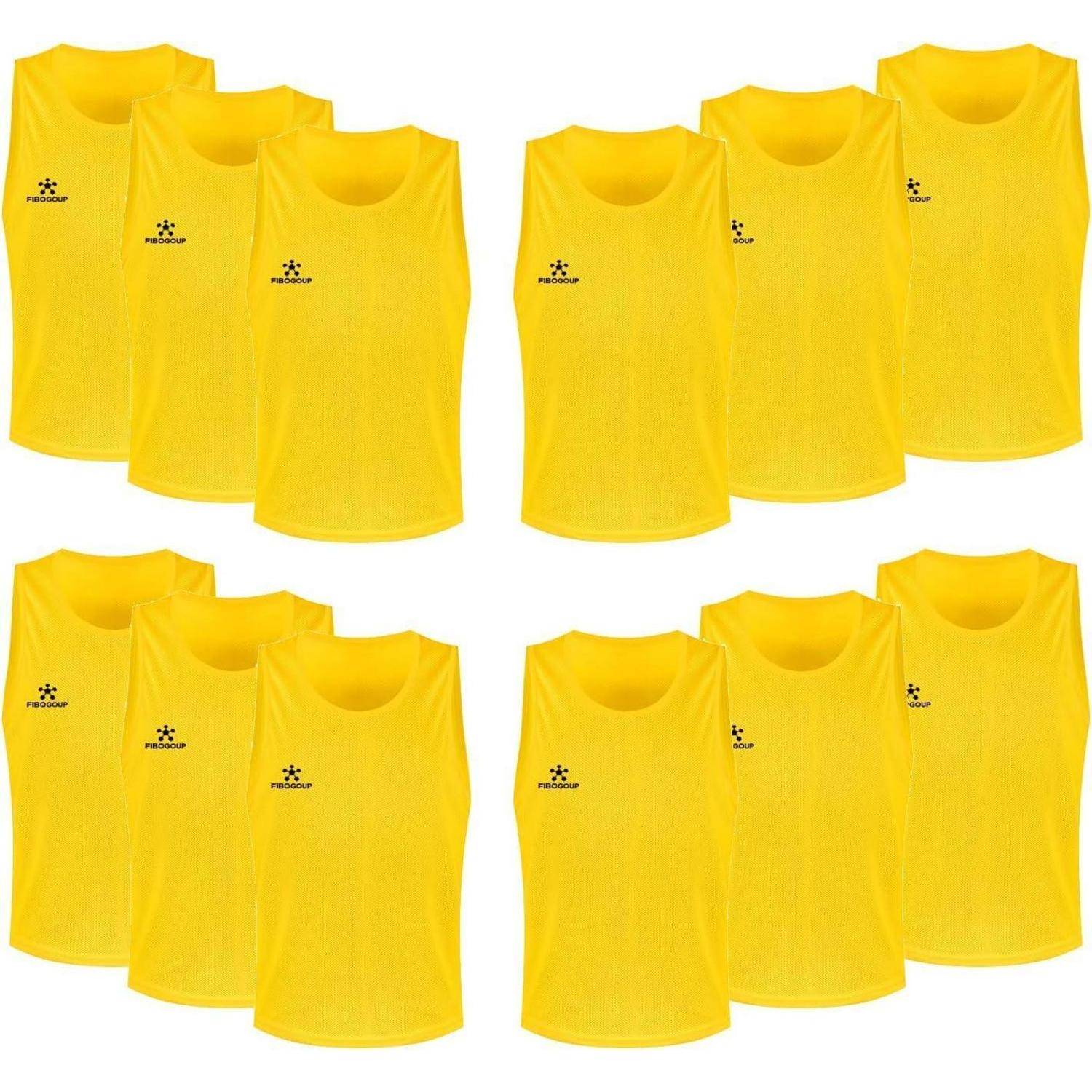 Ein Set aus elf gelben Trainingsleibchen, die jeweils ein kleines schwarzes Sportlogo auf der linken Brust tragen.