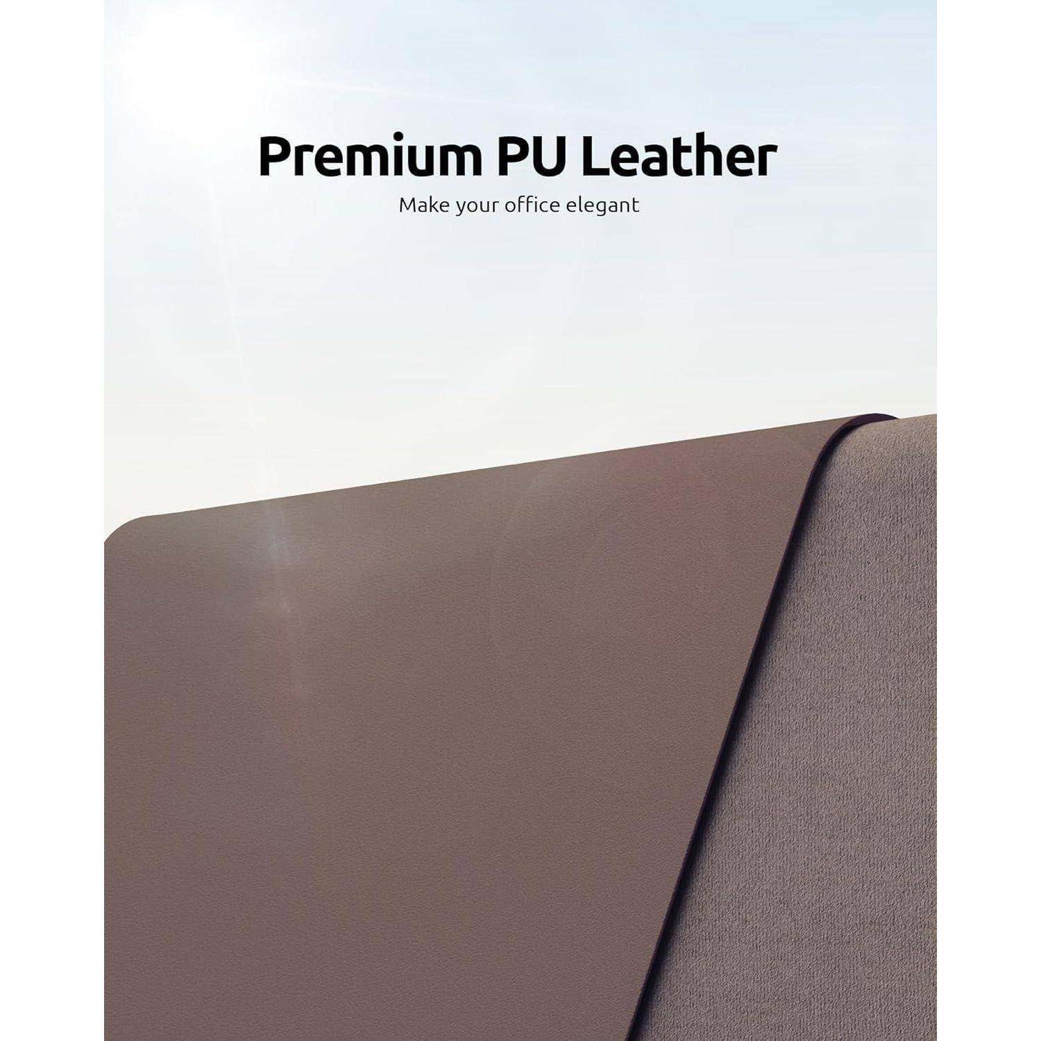 Eine sonnendurchflutete Nahaufnahme eines braunen PU-Leder-Schreibtischunterlegs mit dem Text „Premium PU Leder: Machen Sie Ihr Büro elegant