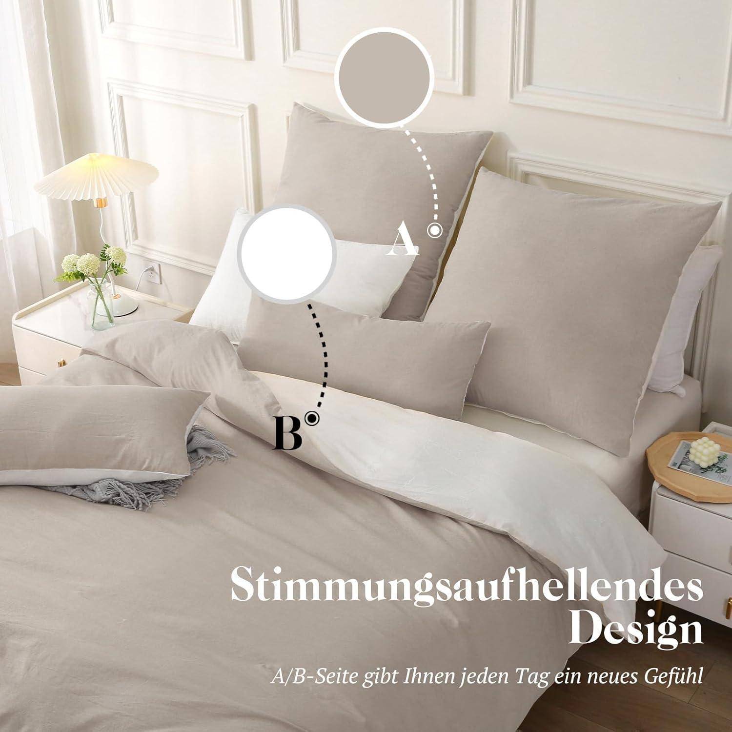 Eine gemütliche Betteinrichtung mit beigen Kissen und Bettwäsche in einem hell erleuchteten Raum. Der Text auf Deutsch unterstreicht das Konzept der Dualität im Design.