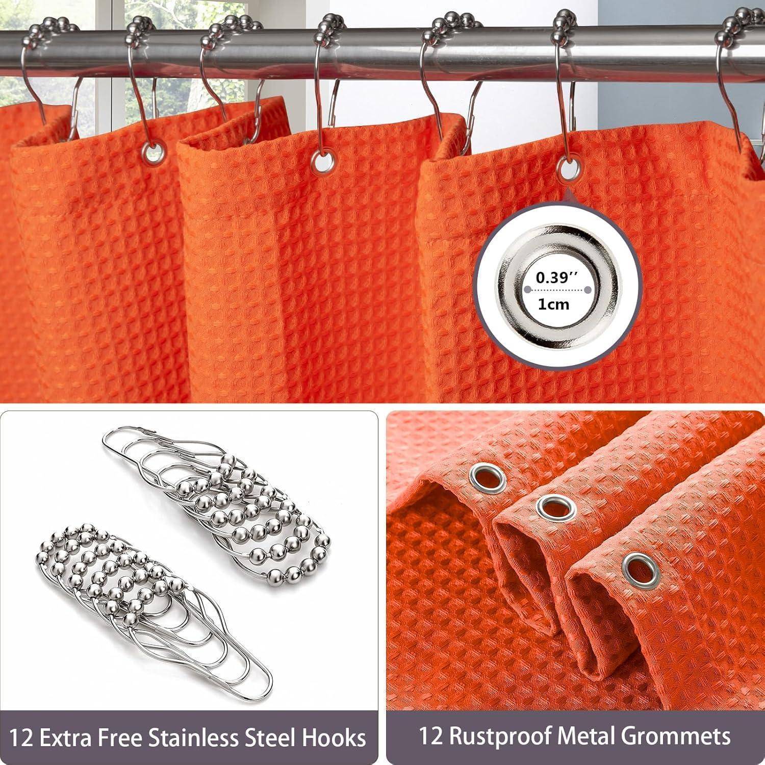Orangefarbener strukturierter Duschvorhang mit Haken aus Edelstahl und rostfreien Metallösen. Ösengrößen: 0,39 Zoll (1 cm).